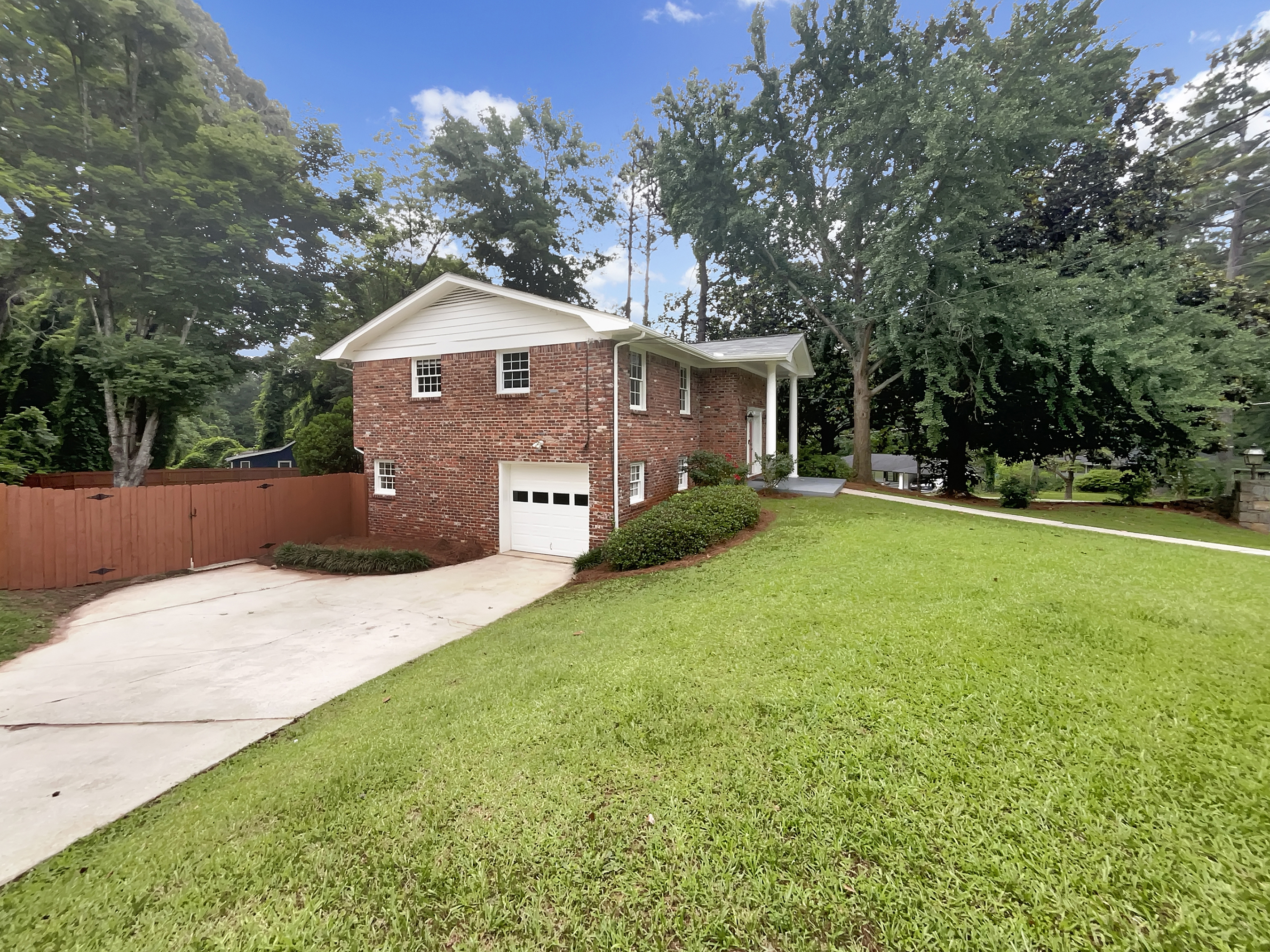Photo 10 of 33 of 2784 Williamsburg Way, Decatur, GA