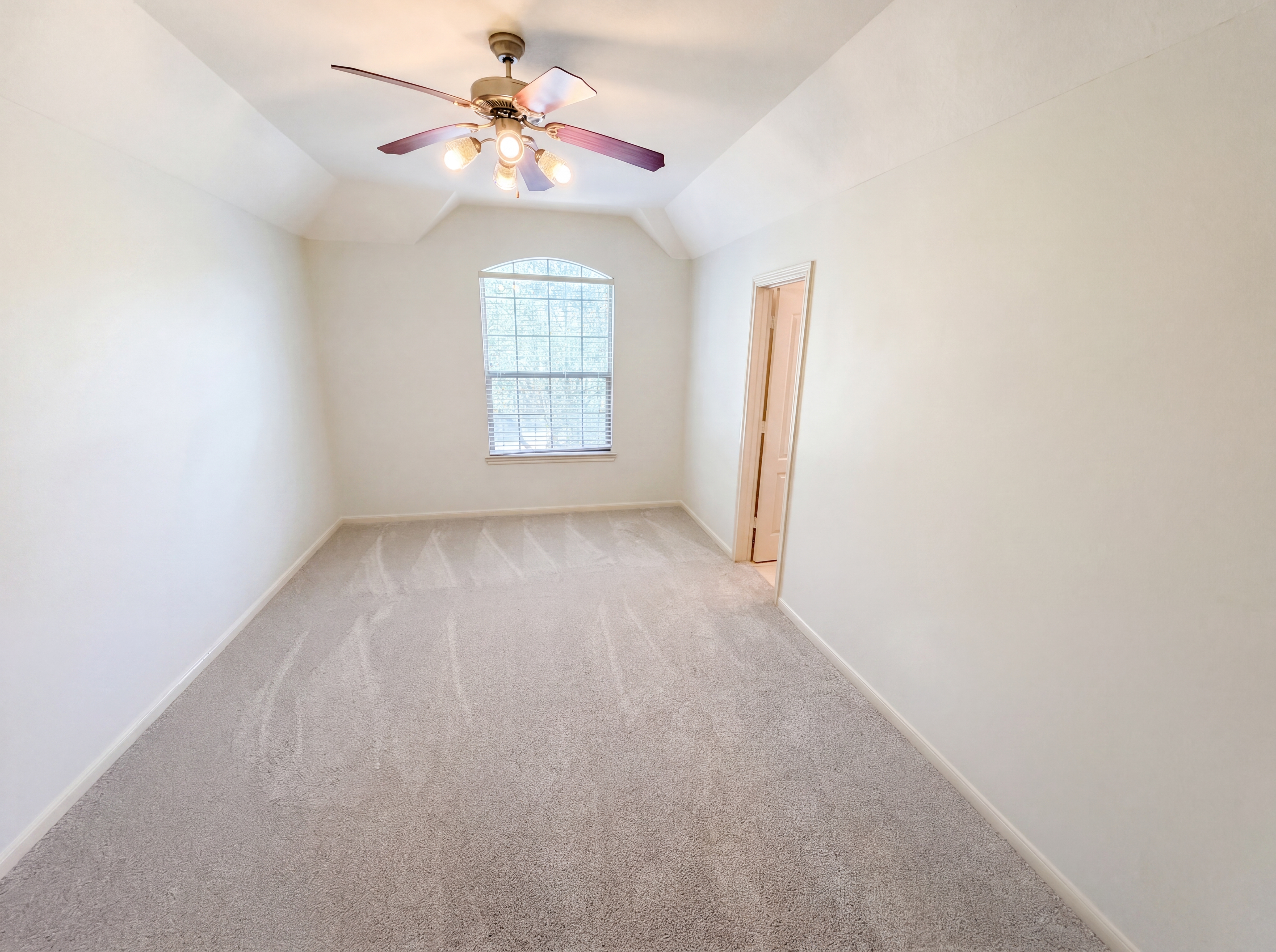 Photo 18 of 36 of 15822 Maple Shores Dr, Houston, TX
