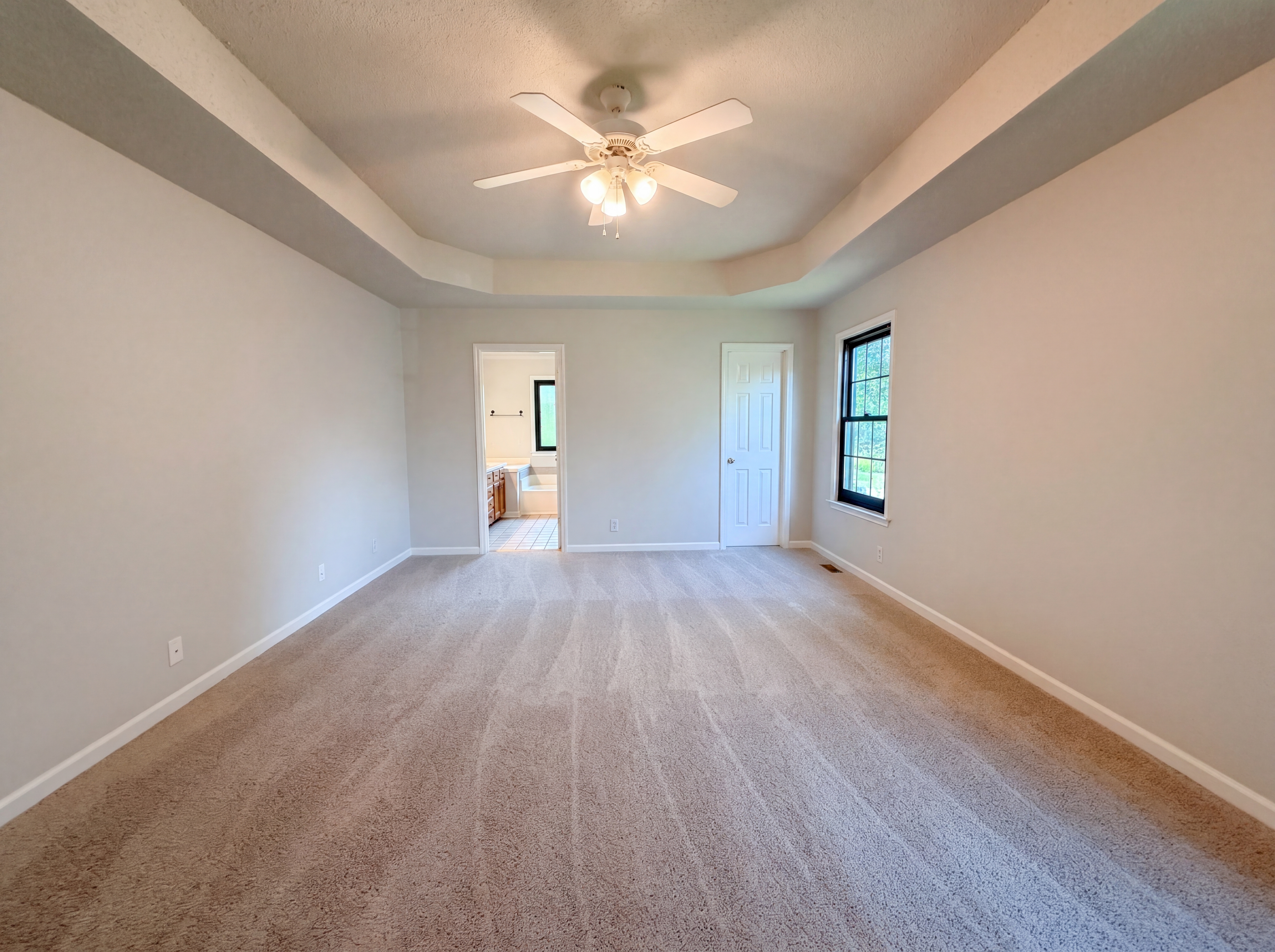Photo 4 of 24 of 1688 Cedar Springs Cir, Clarksville, TN