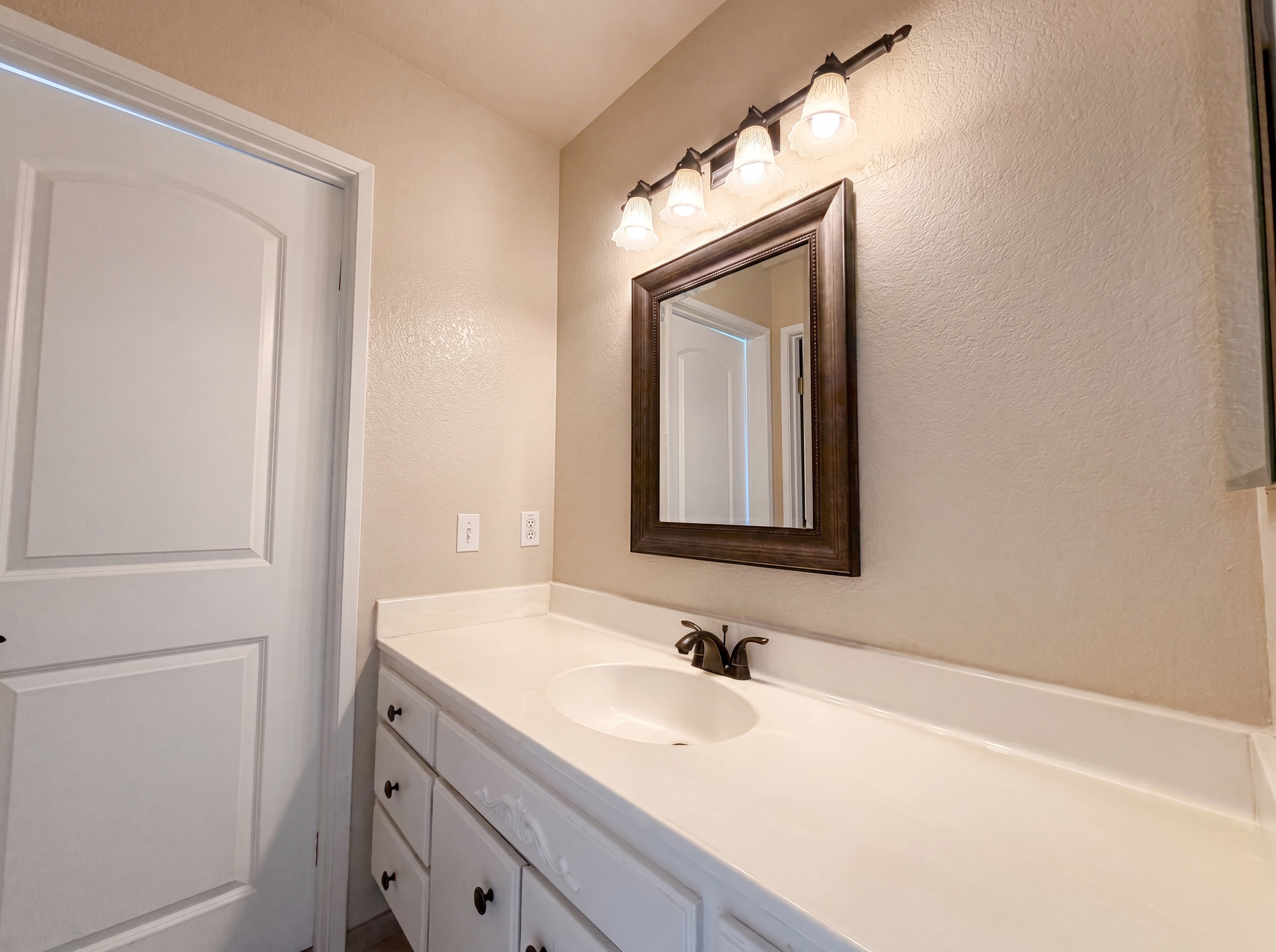 Photo 17 of 28 of 5545 W Avenue L6, Lancaster, CA