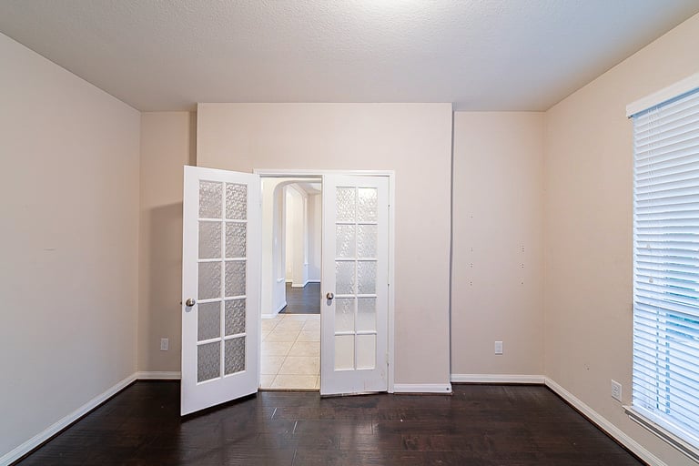 Photo 18 of 34 - 2208 Hannah Creek Ct, Houston, TX 77089