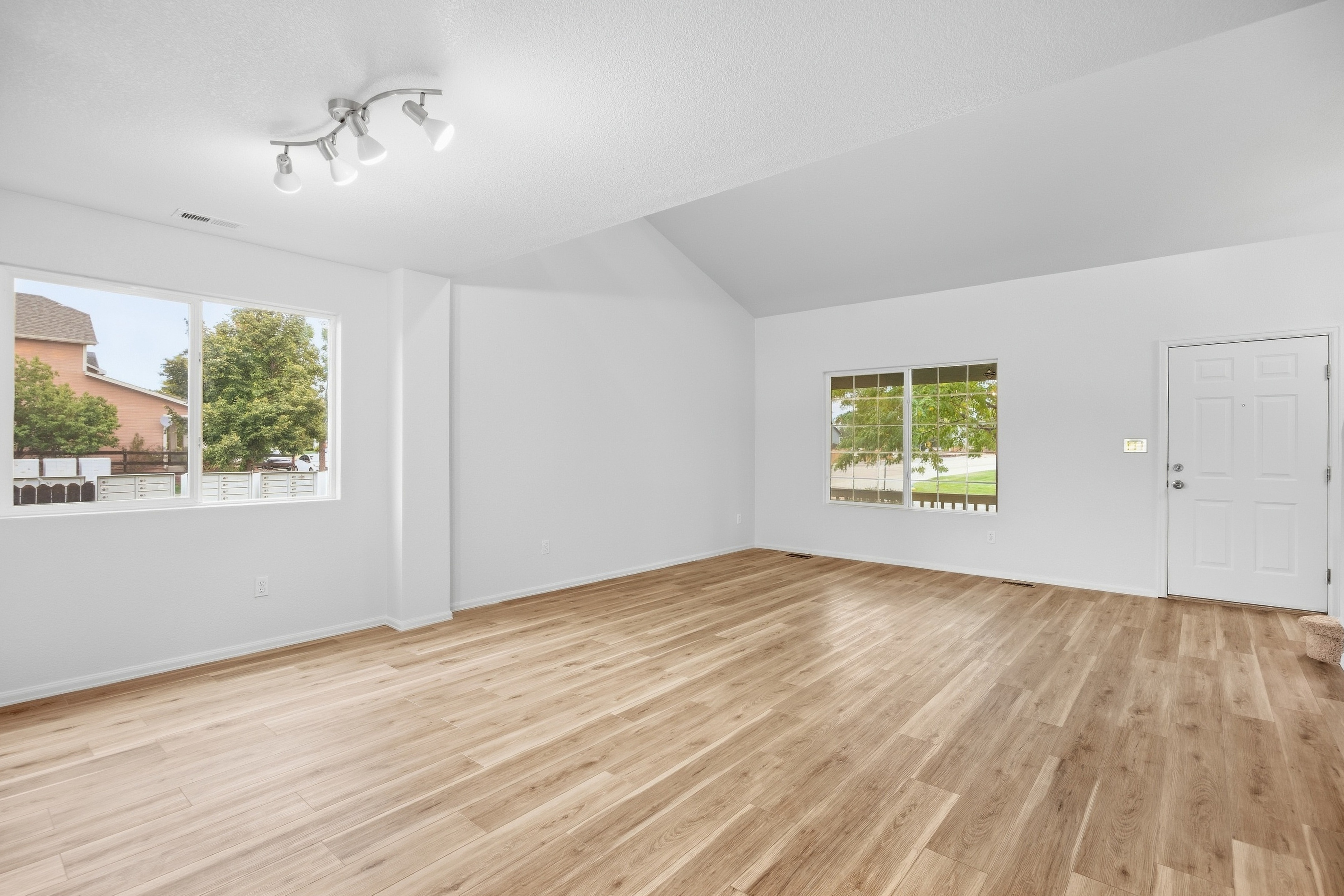 Photo 3 of 26 of 6148 Scottsbluff Dr, Colorado Springs, CO
