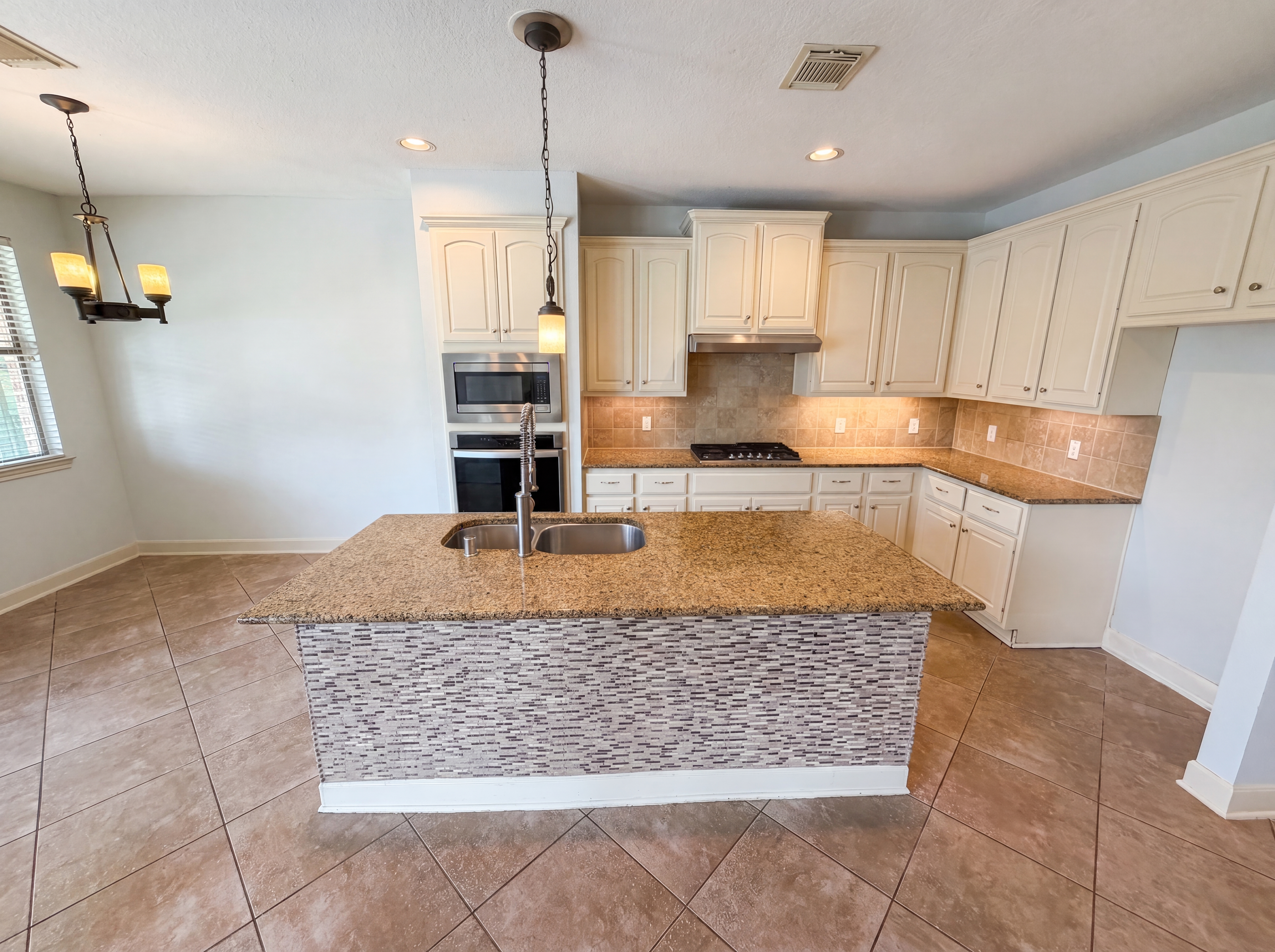 Photo 5 of 36 of 15822 Maple Shores Dr, Houston, TX