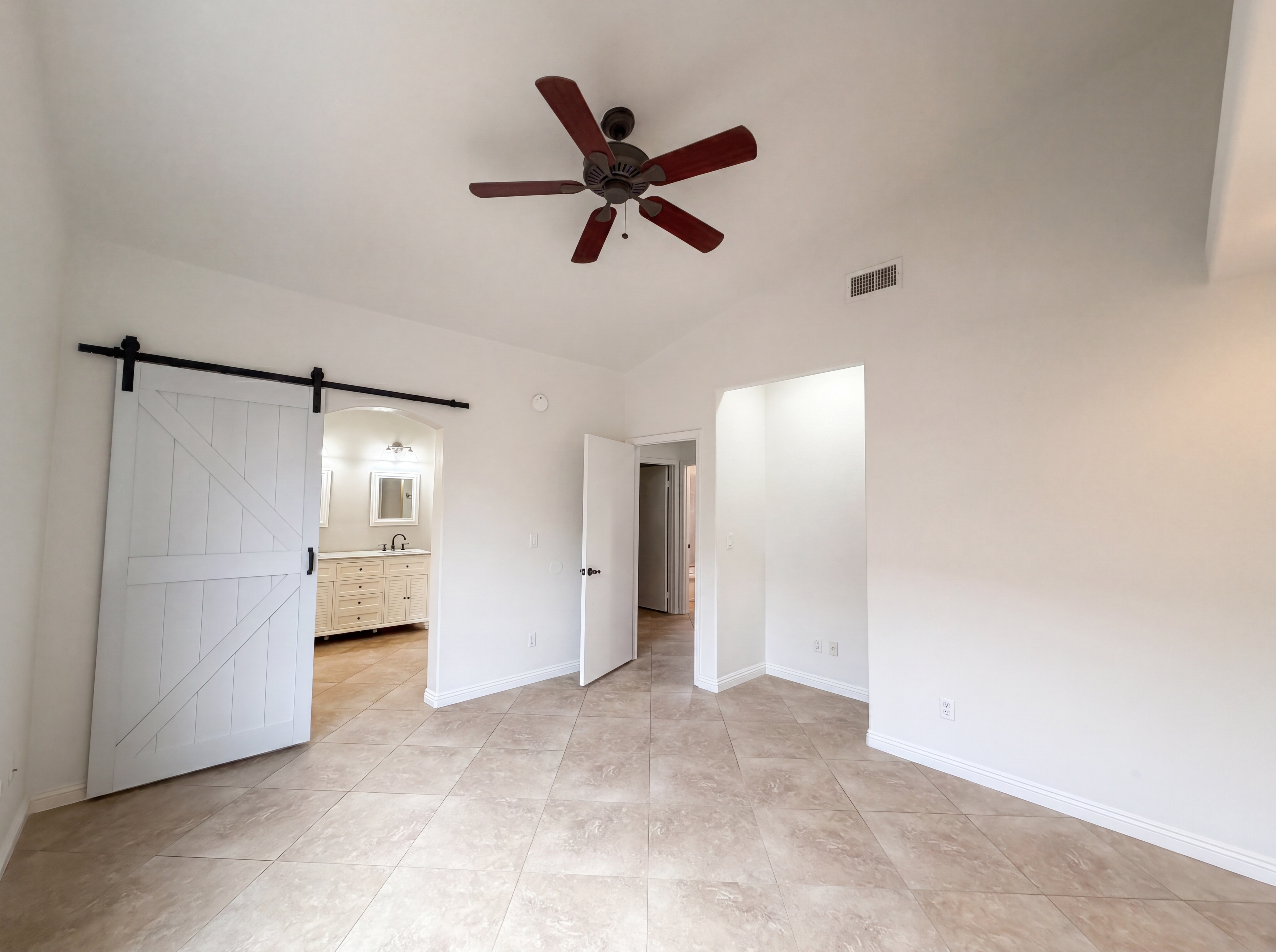Photo 4 of 21 of 29628 Kingston Ct, Menifee, CA