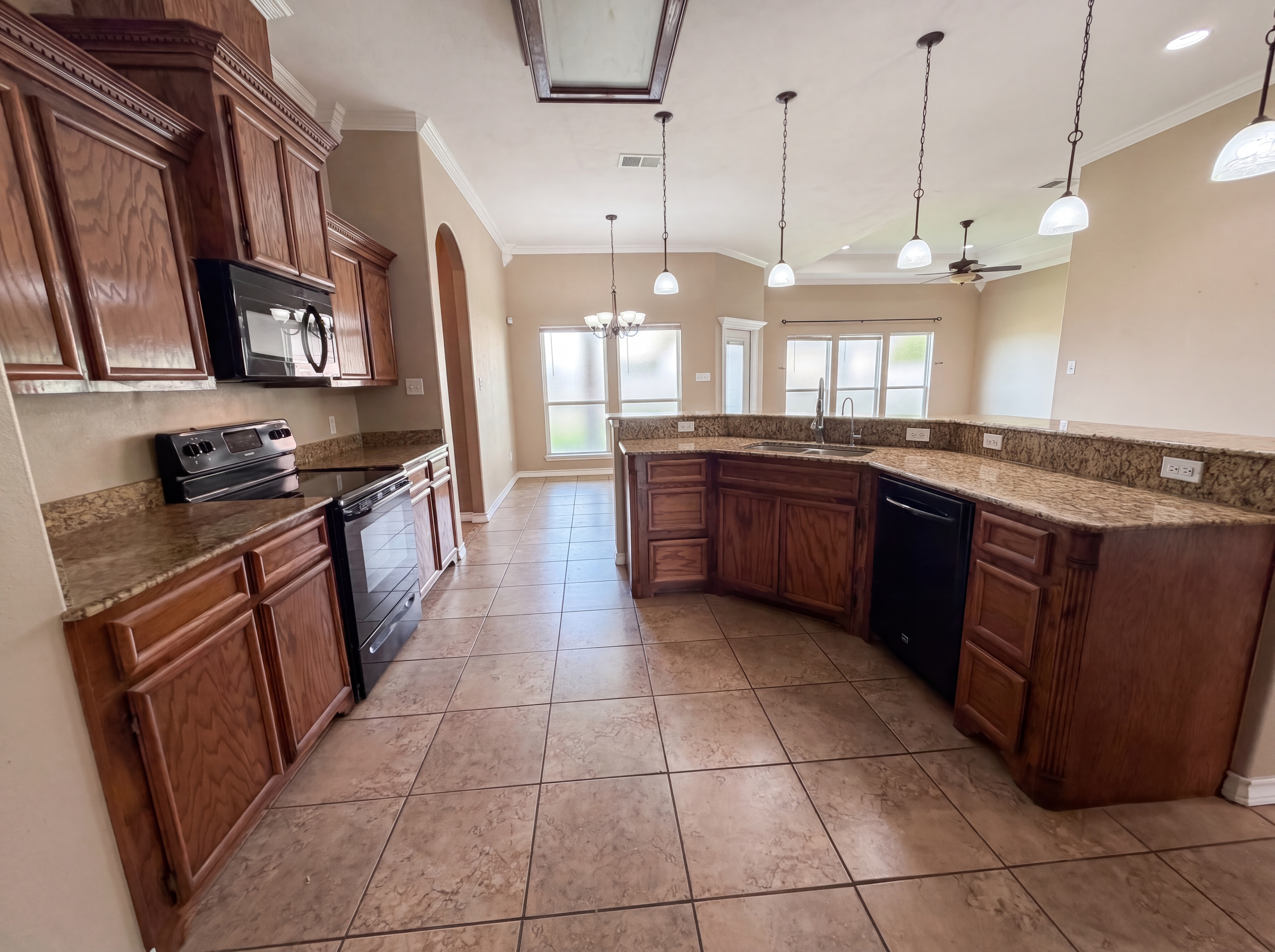 Photo 10 of 18 of 6906 King George Pl, Corpus Christi, TX