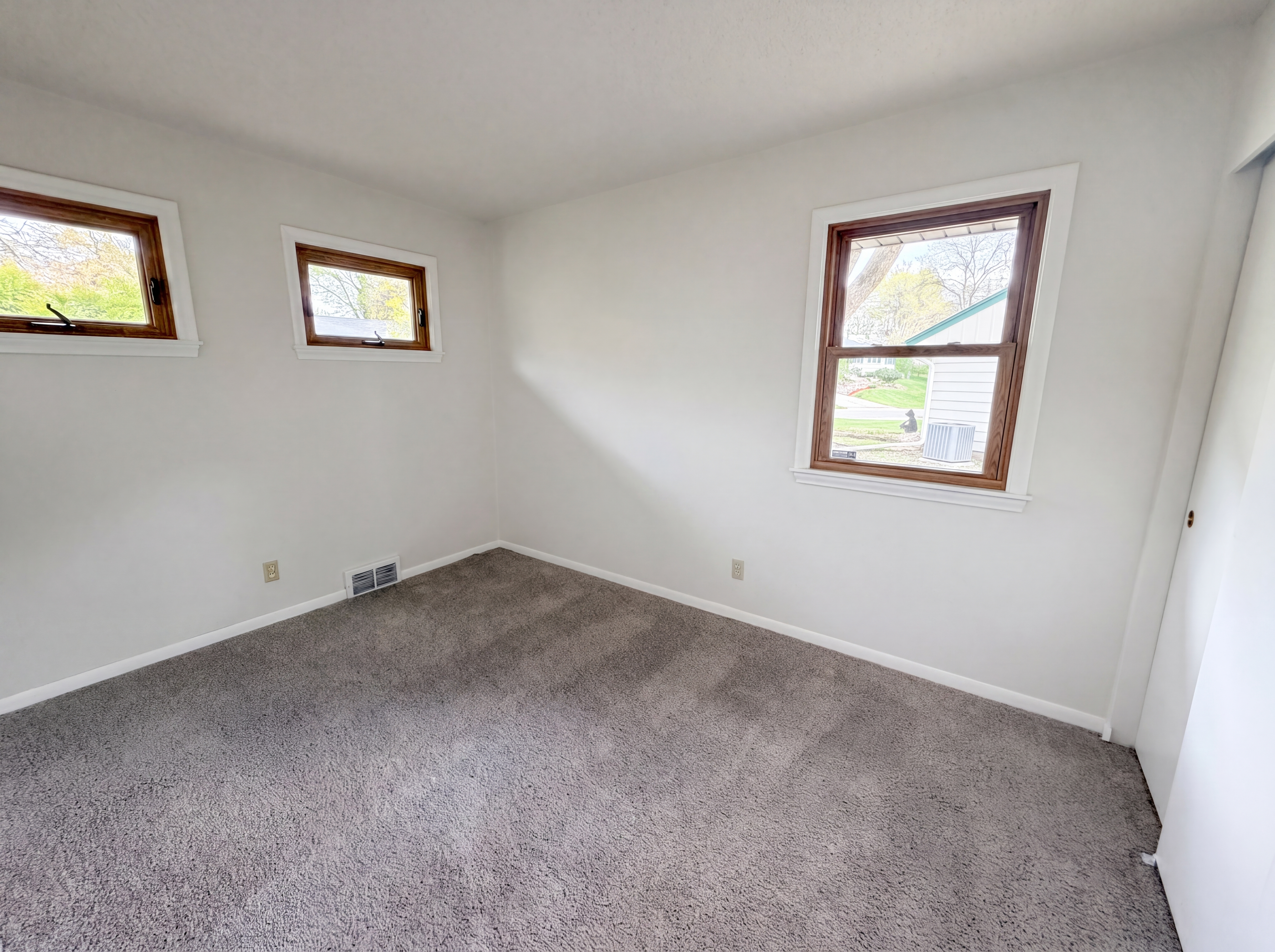 Photo 8 of 27 of 8615 Virginia Cir N, St. Louis Park, MN