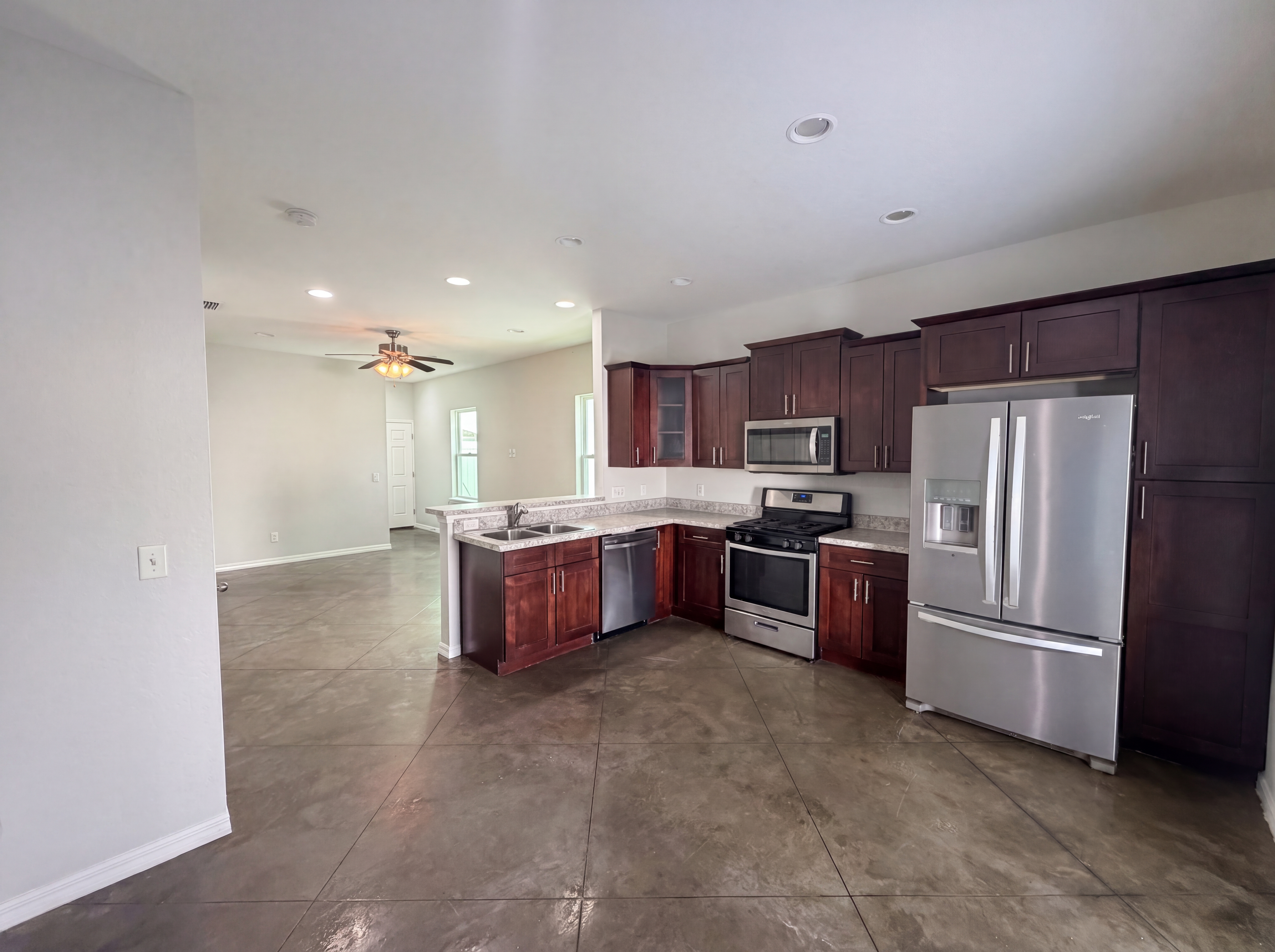 Photo 9 of 17 of 2953 Whispering Trails Dr, Winter Haven, FL