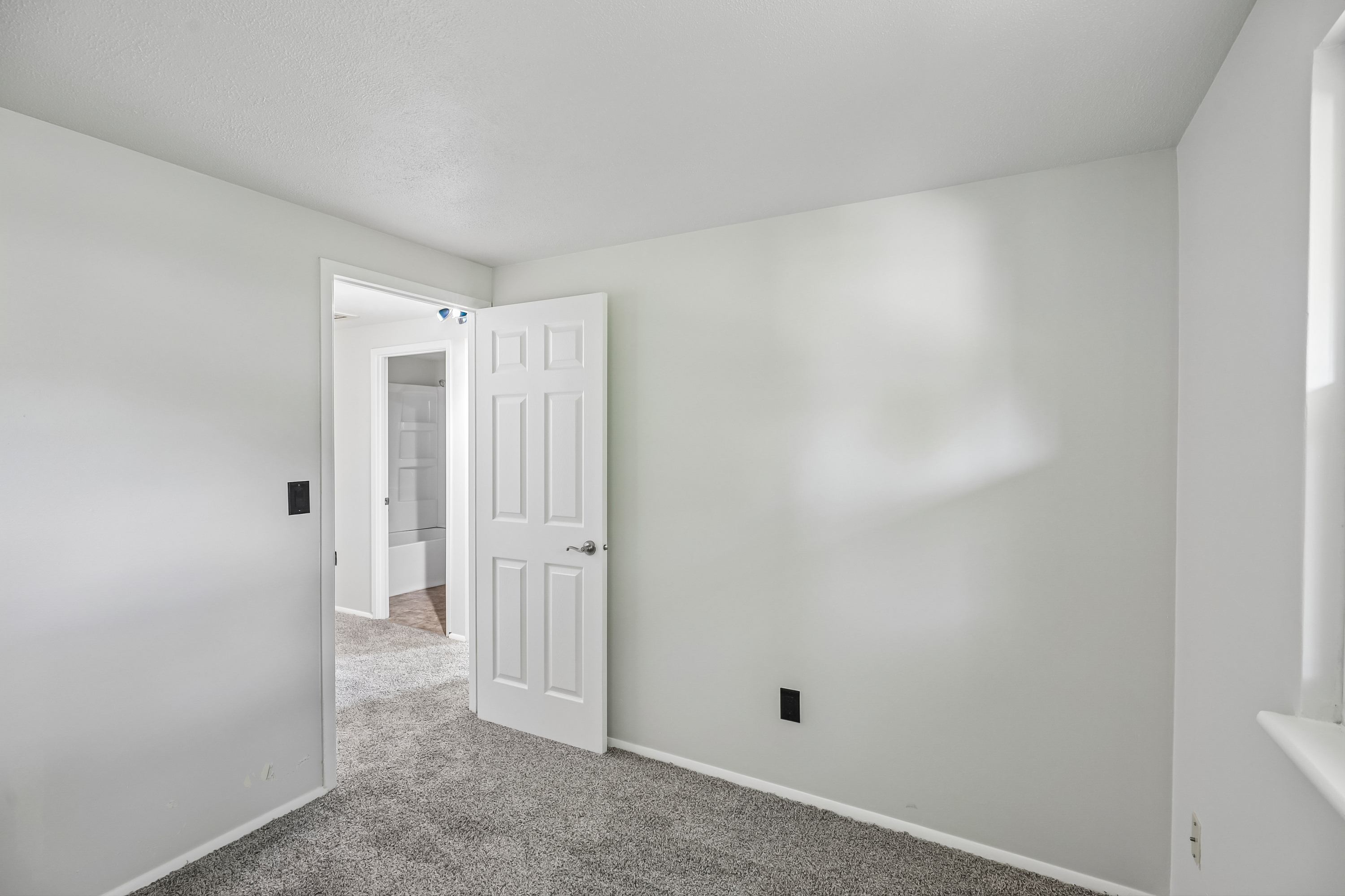 Photo 13 of 39 of 6423 Luton Ct, Dayton, OH