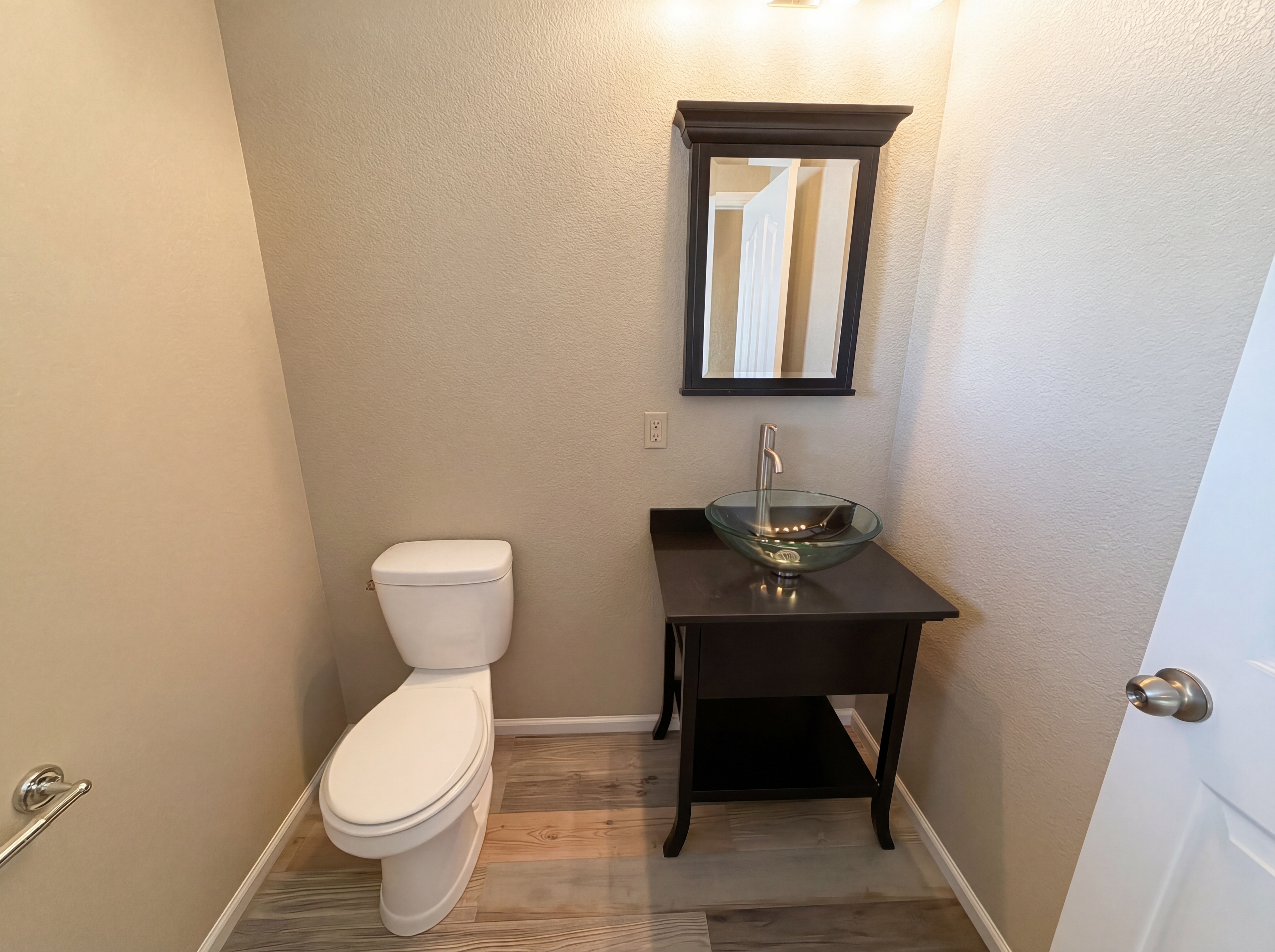 Photo 16 of 36 of 10049 Southlawn Cir, Commerce City, CO