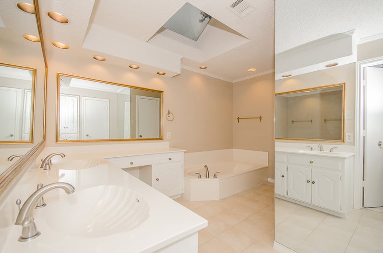 Photo 15 of 28 - 6436 Genstar Ln, Dallas, TX 75252