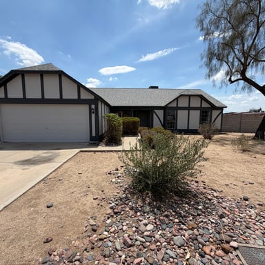 Property photo 1 of 615 W Montoya Ln