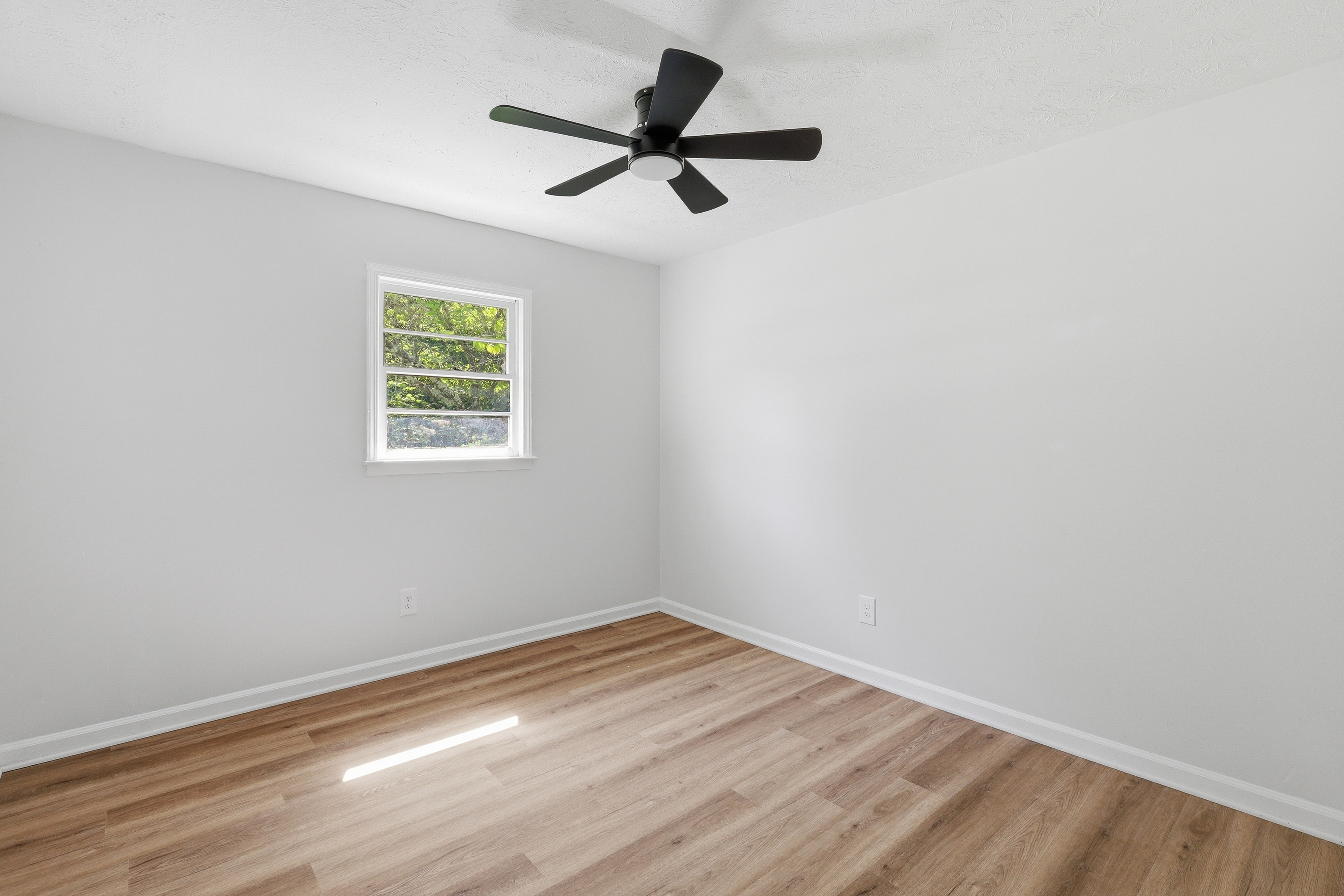 Photo 4 of 24 of 5734 Hill Rd, Powder Springs, GA