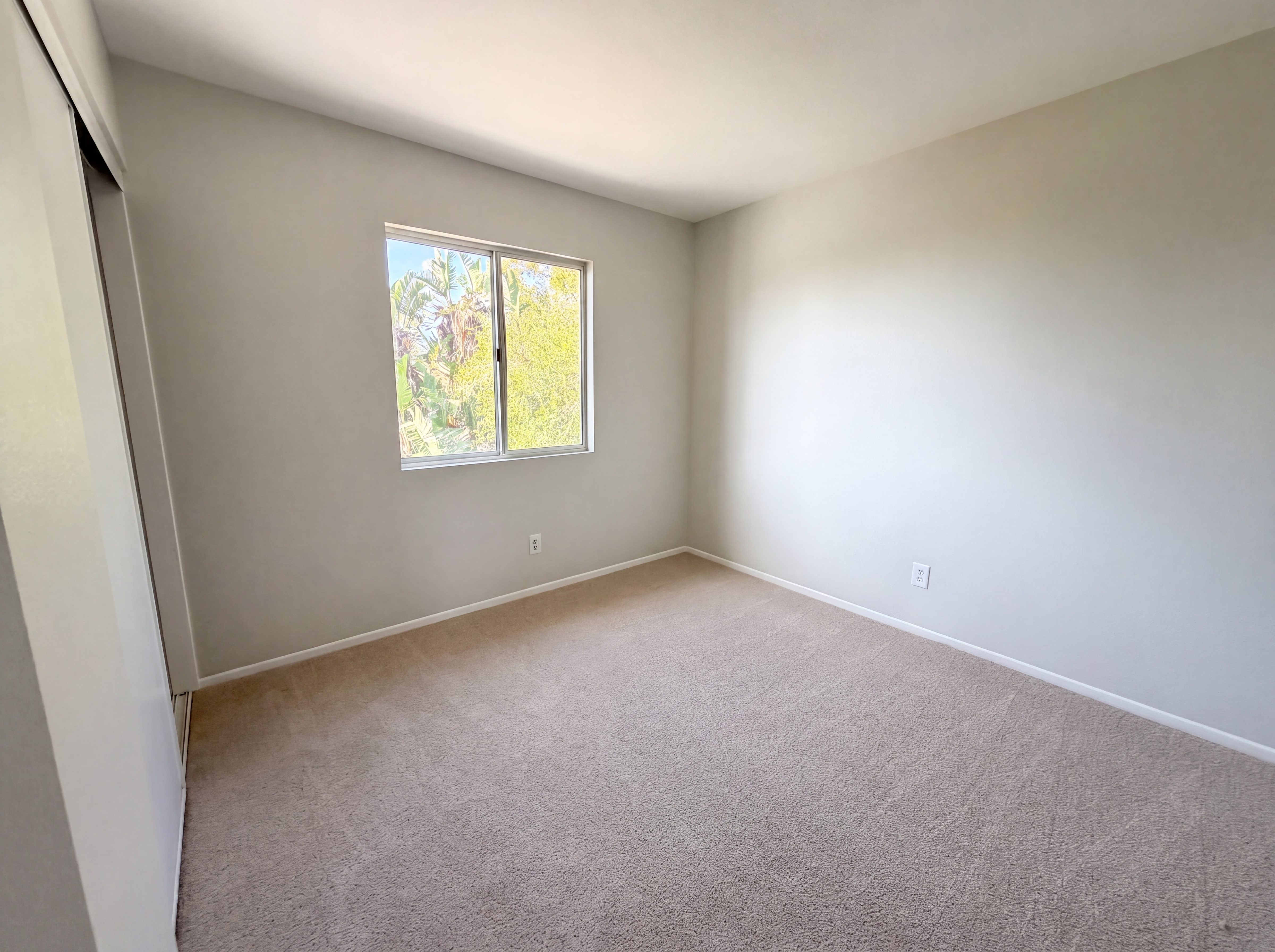 Photo 14 of 23 of 2565 W Fairview Dr, Rialto, CA