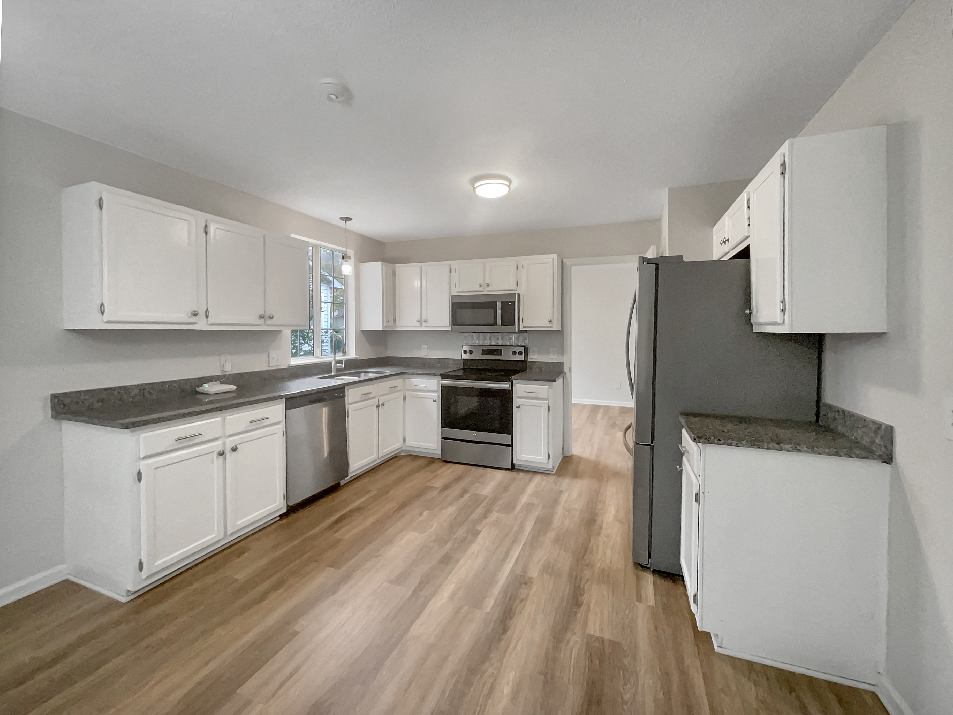 Photo 2 of 15 of 105 Nottingham Ct, Summerville, SC