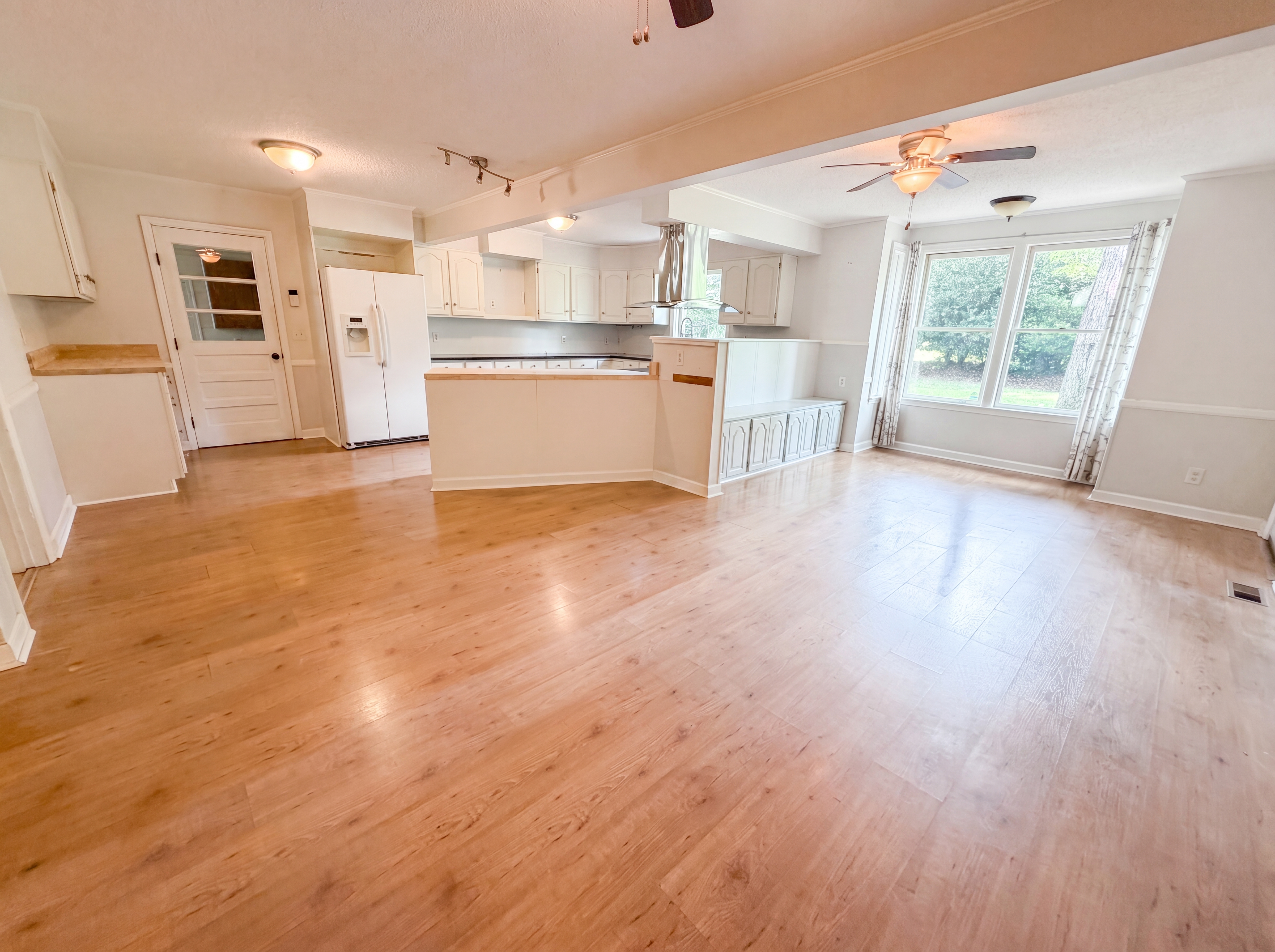 Photo 9 of 23 of 6456 Yorkshire Dr, Columbia, SC