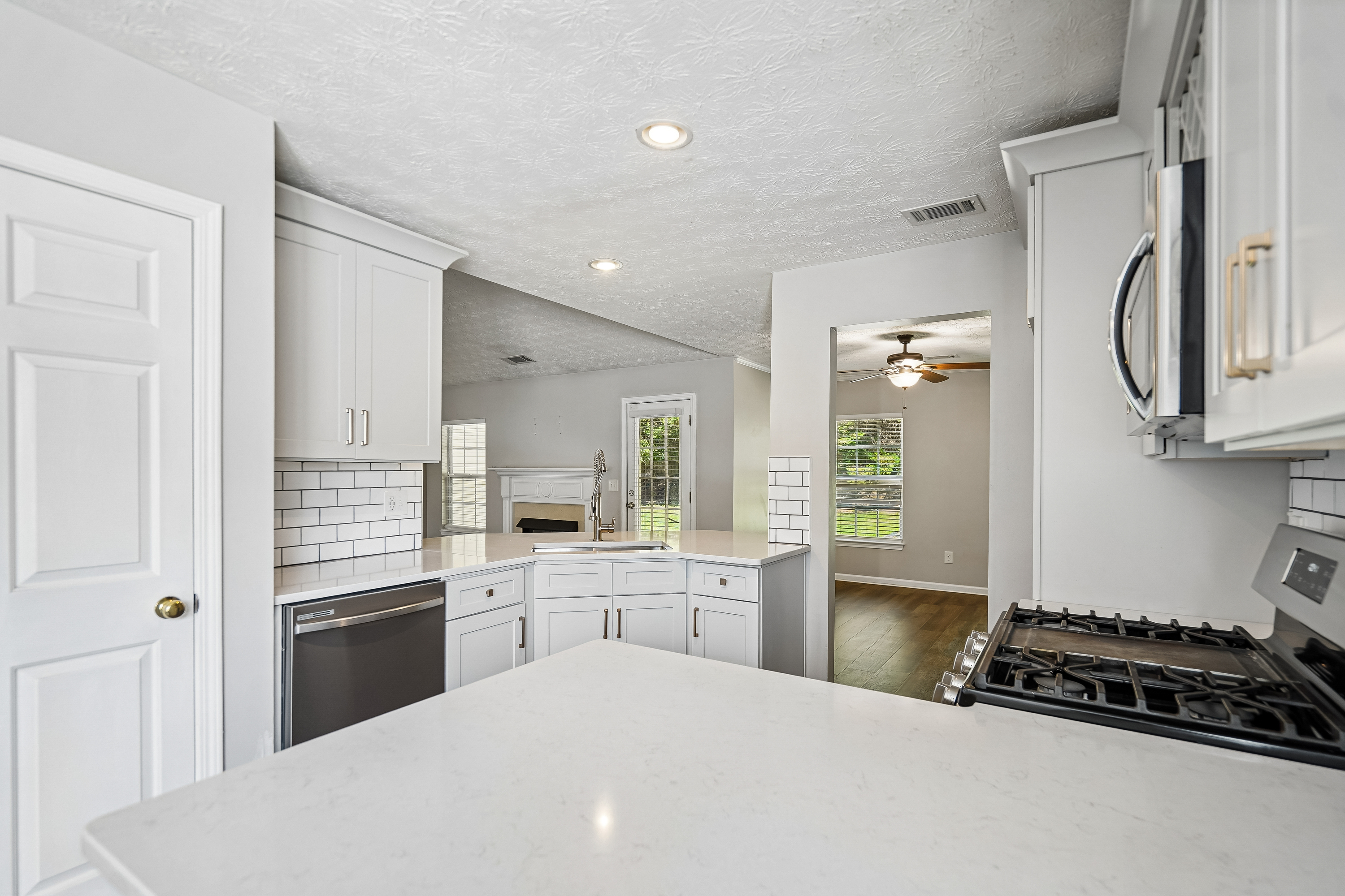 Photo 21 of 31 of 2213 Skylar Leigh Dr, Buford, GA