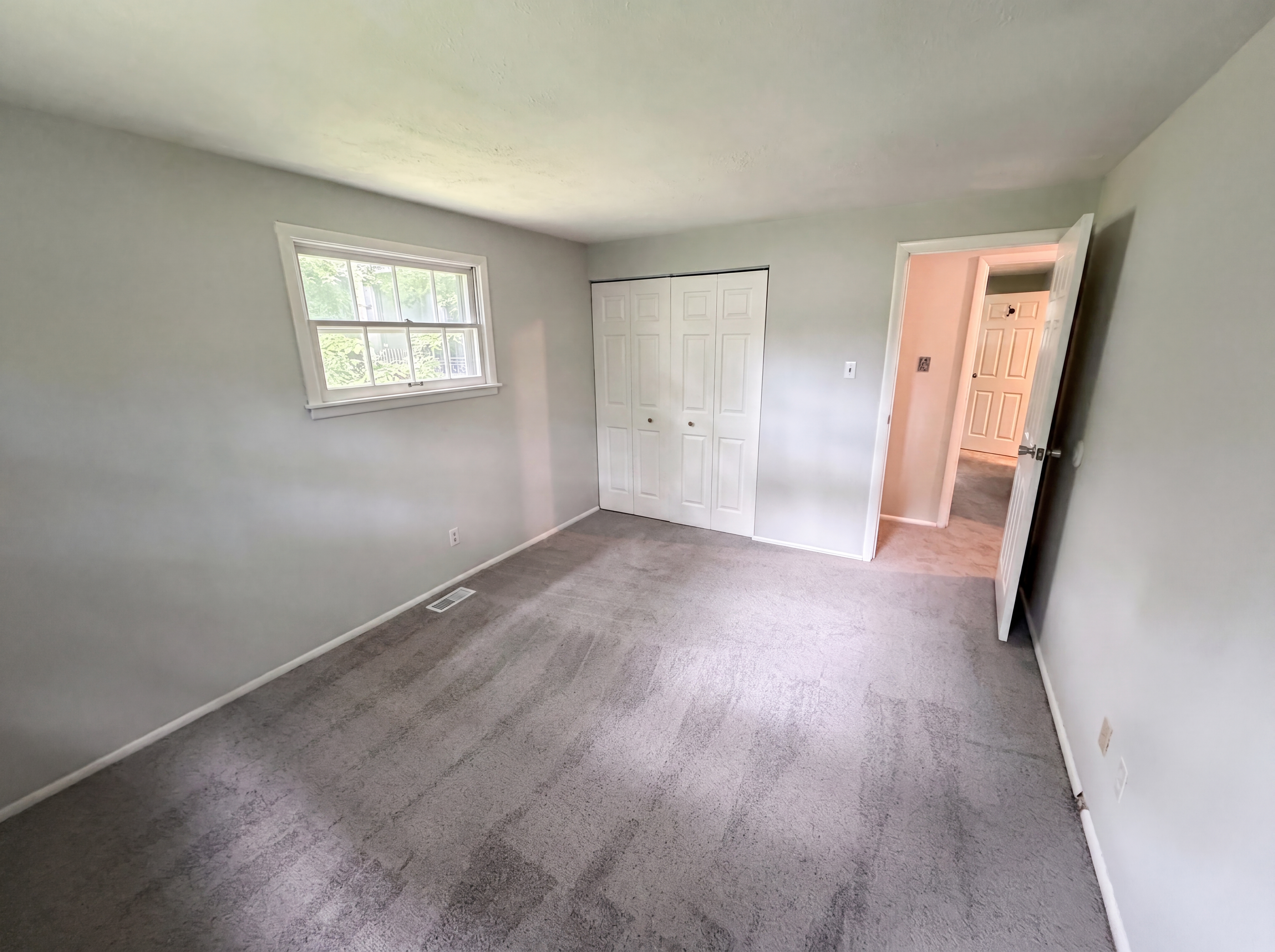 Photo 13 of 23 of 1537 W 74th Pl, Indianapolis, IN