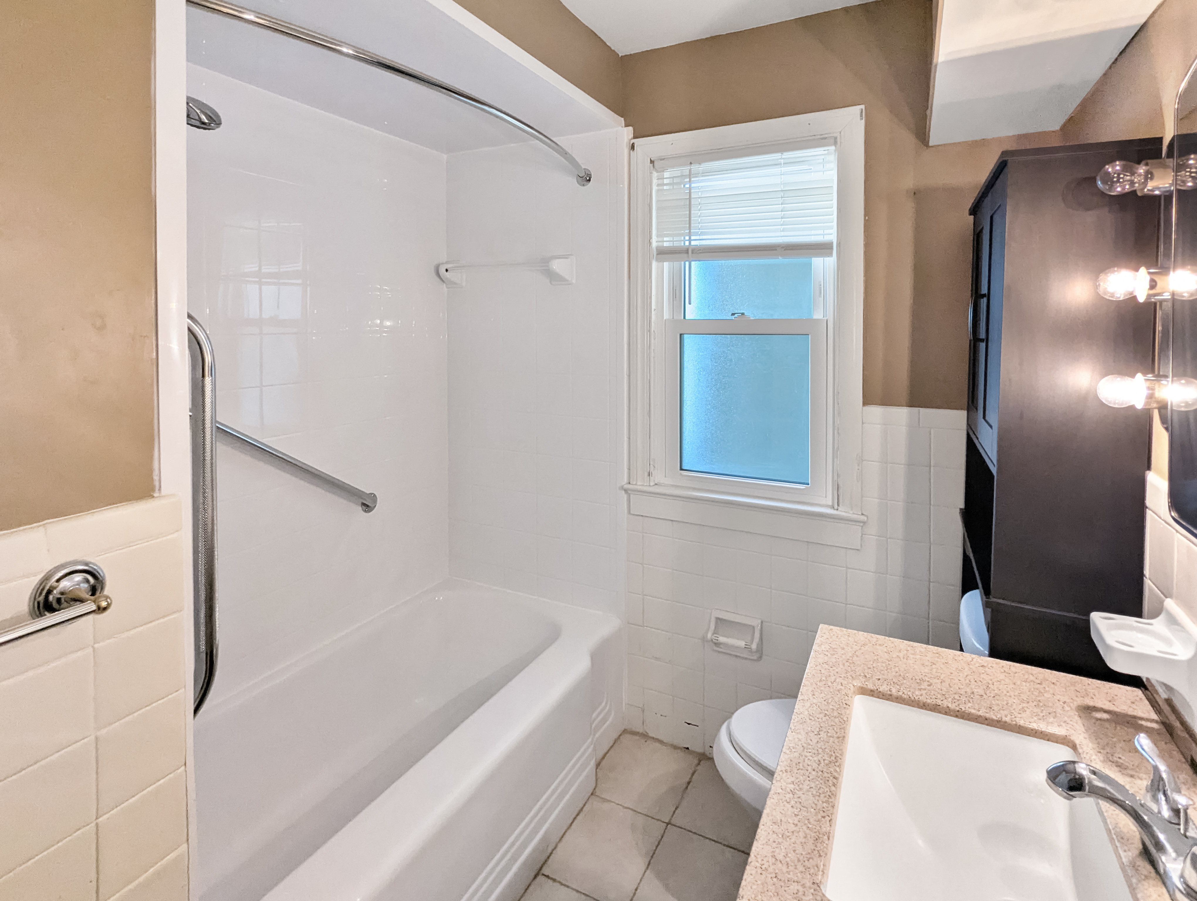 Photo 12 of 22 of 4135 Eastway Rd, Cleveland, OH