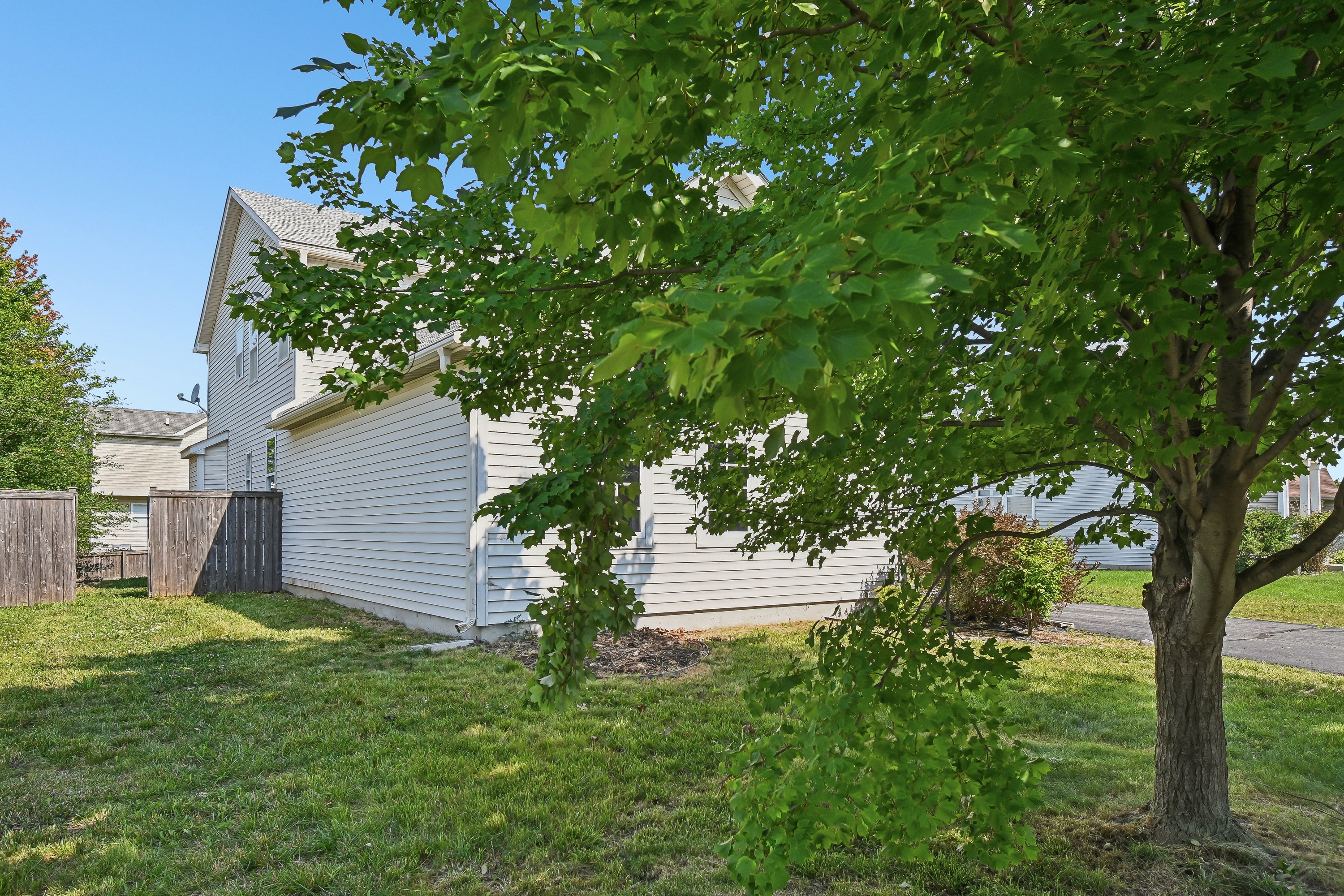 Photo 57 of 69 of 1409 Baltz Dr, Joliet, IL