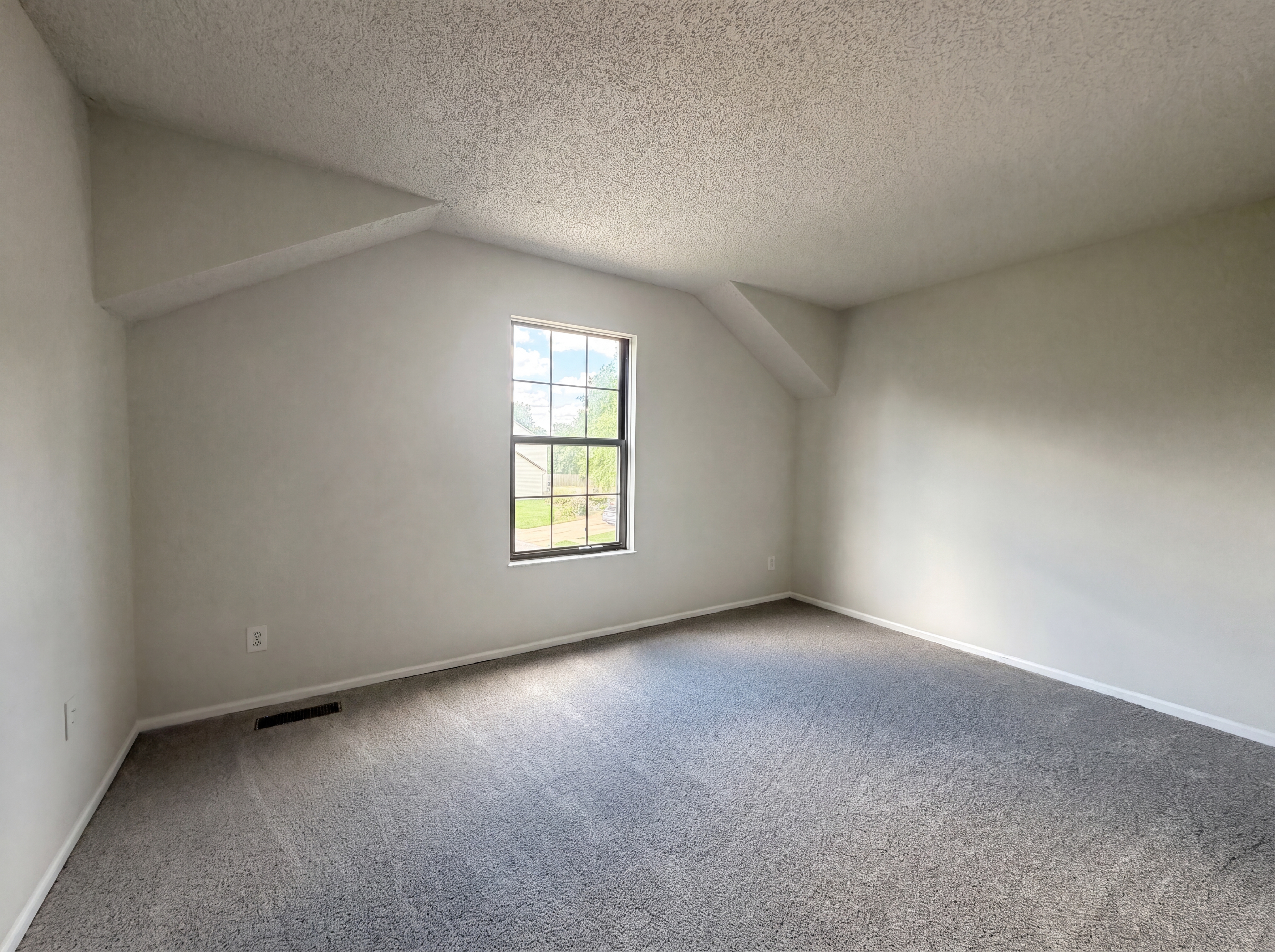 Photo 22 of 41 of 3581 Meadowgate Ct, Pickerington, OH
