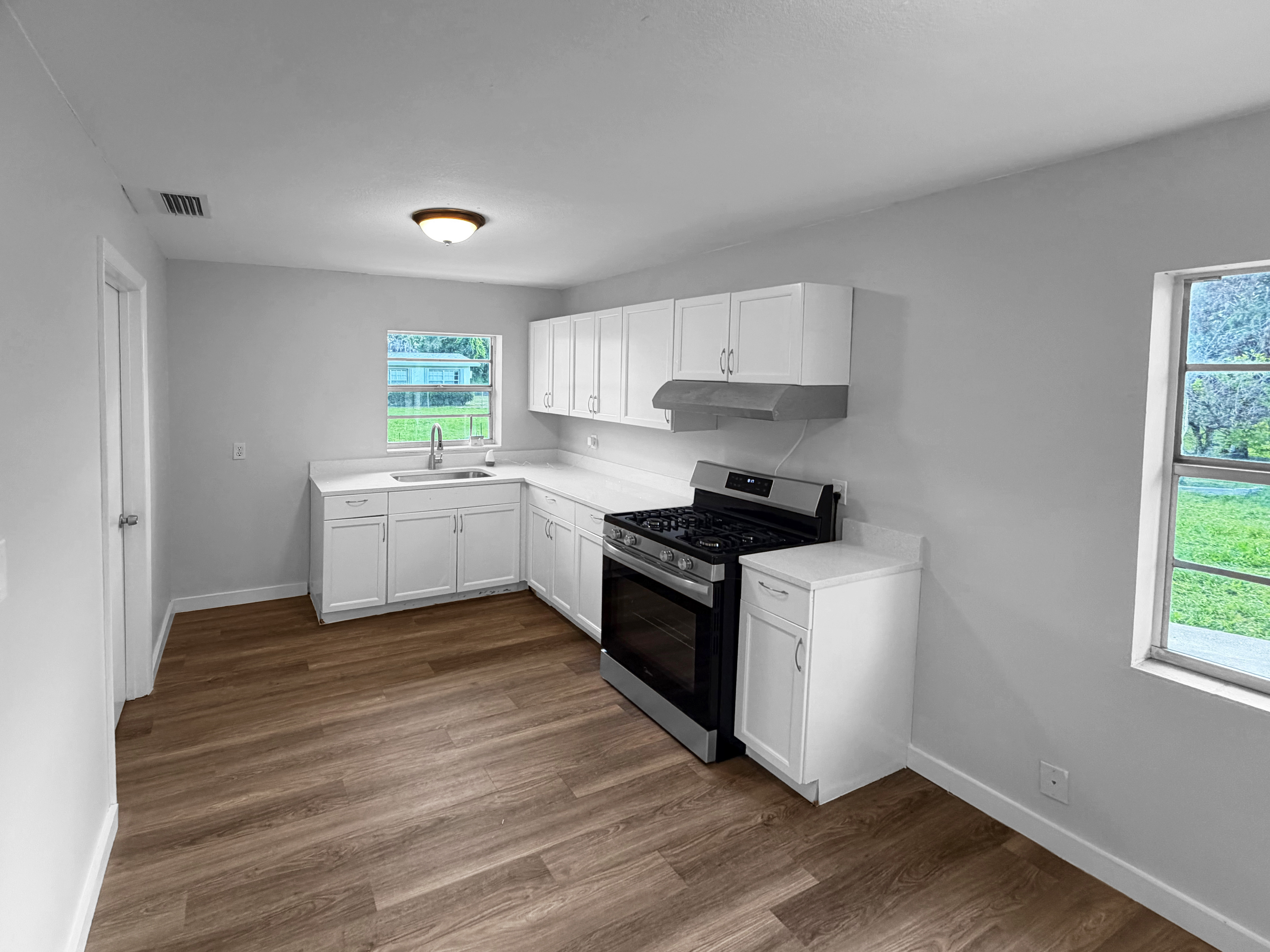 Photo 10 of 26 of 308 N 30th St, Fort Pierce, FL