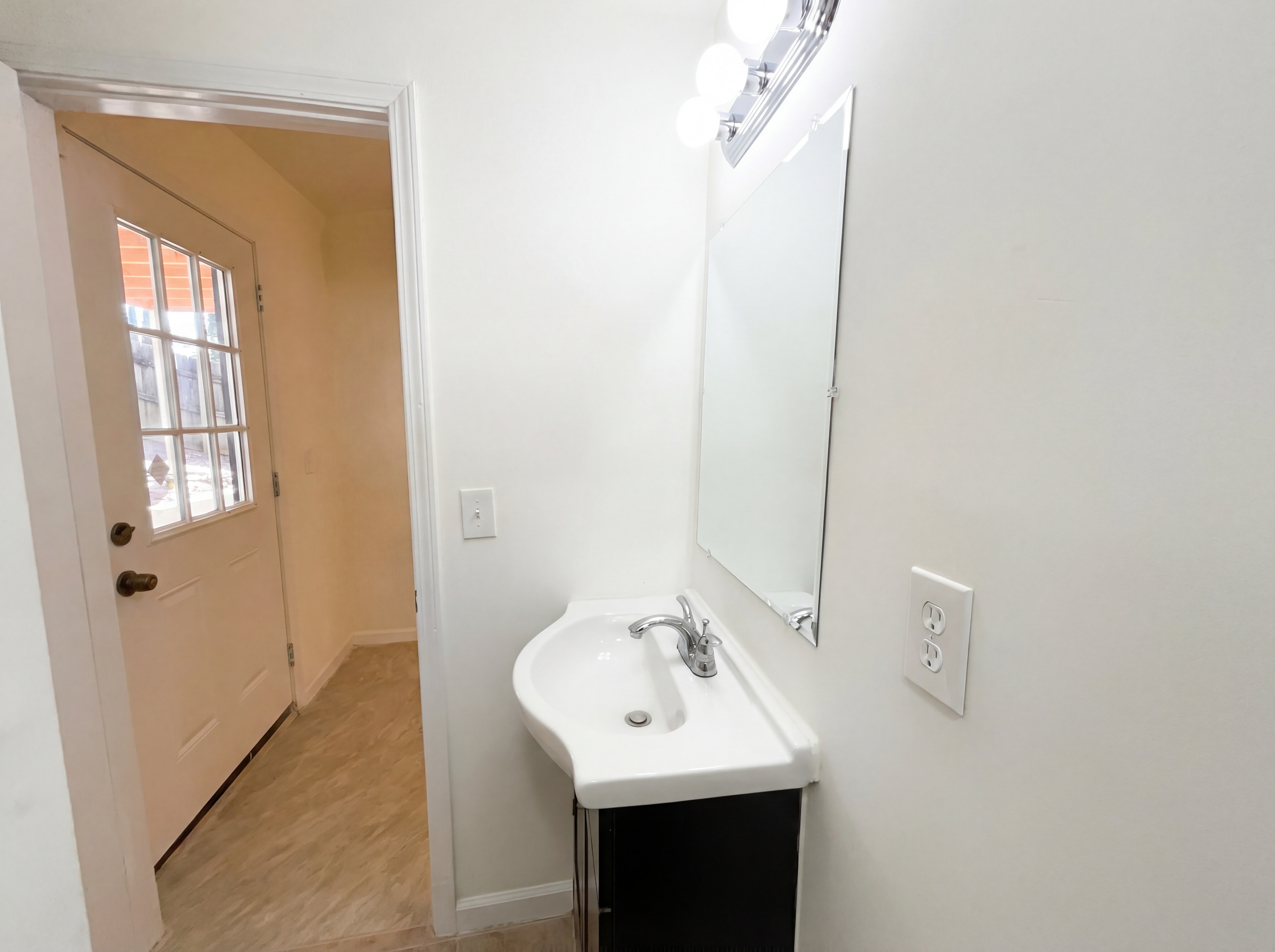 Photo 19 of 31 of 5328 Ridge Forest Dr, Stone Mountain, GA