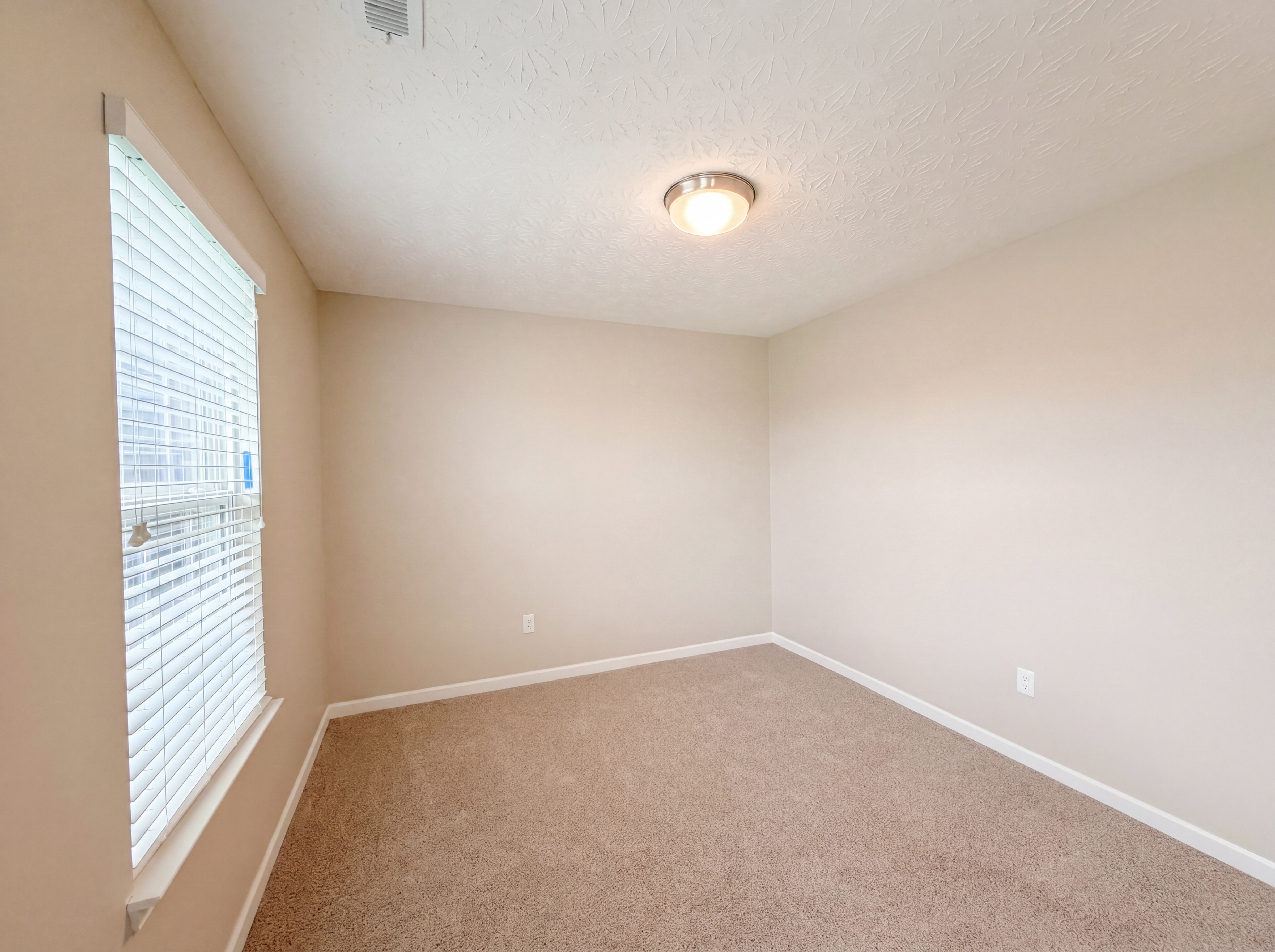 Photo 21 of 37 of 7533 Cherokee Ln, Liberty Township, OH