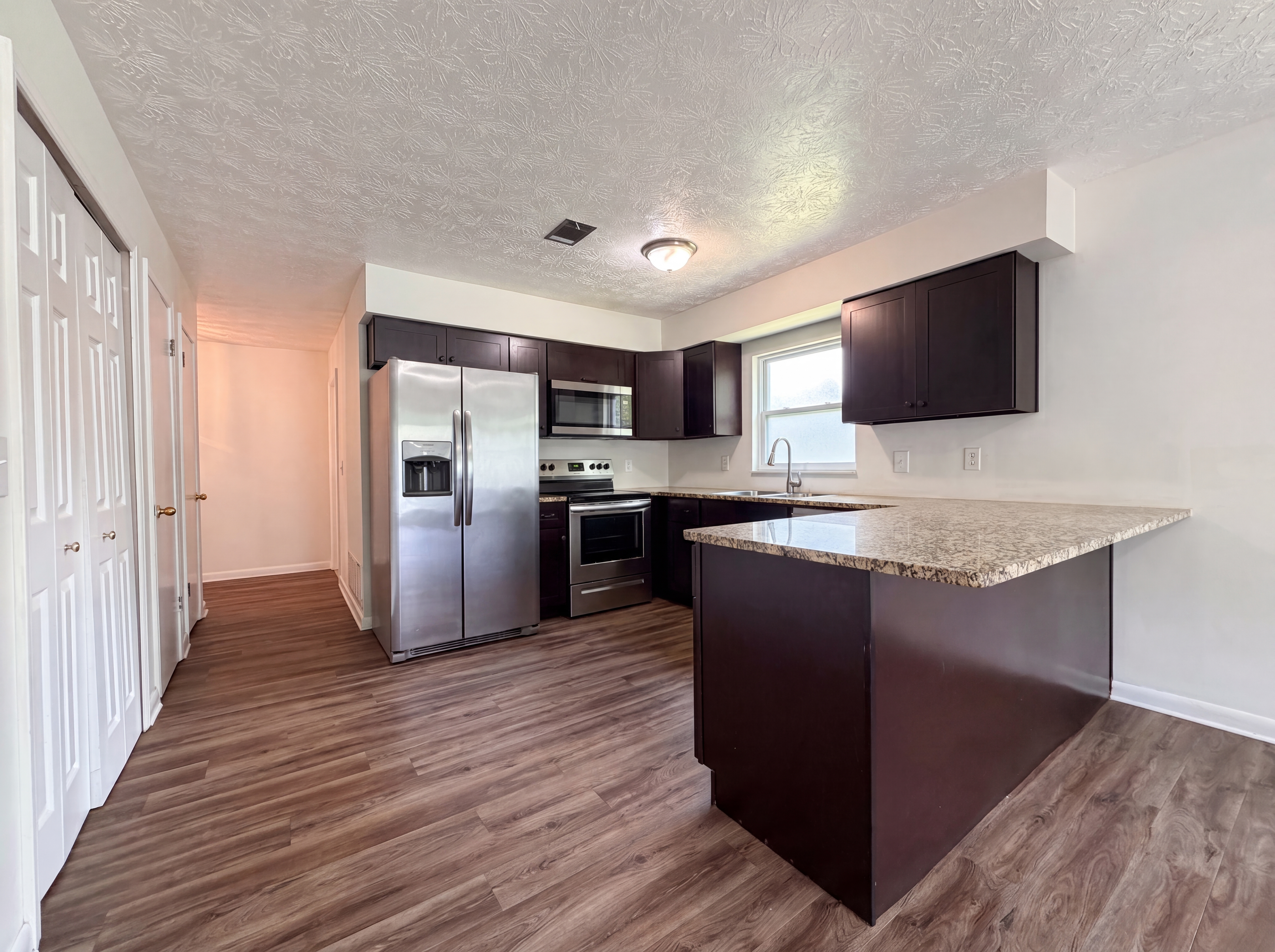 Photo 11 of 24 of 7842 Rondeau Dr E, Jacksonville, FL