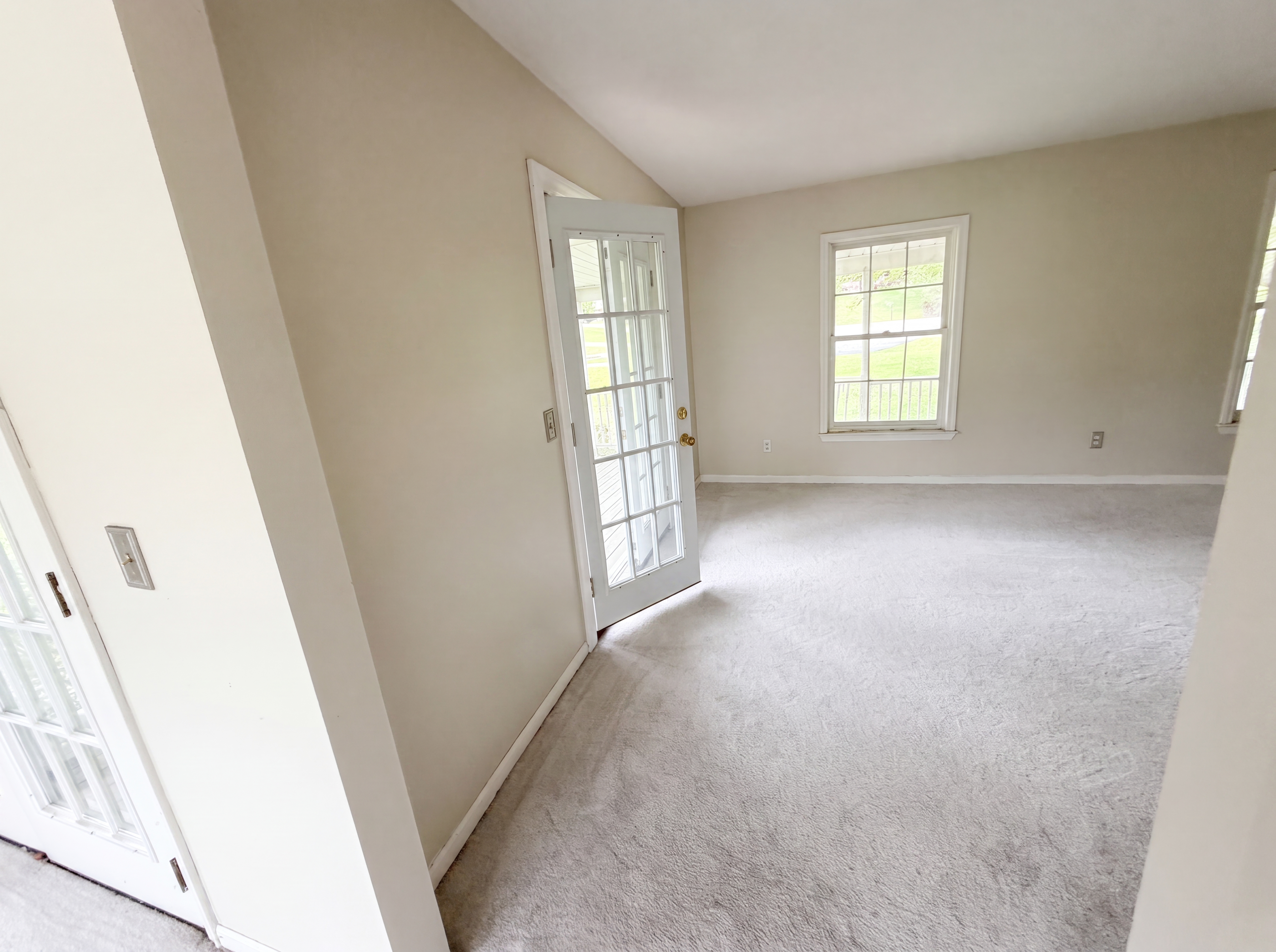 Photo 9 of 19 of 6536 Mountview Ct, Brighton, MI