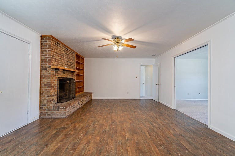 Photo 3 of 31 - 1903 Leslie St, Denton, TX 76205