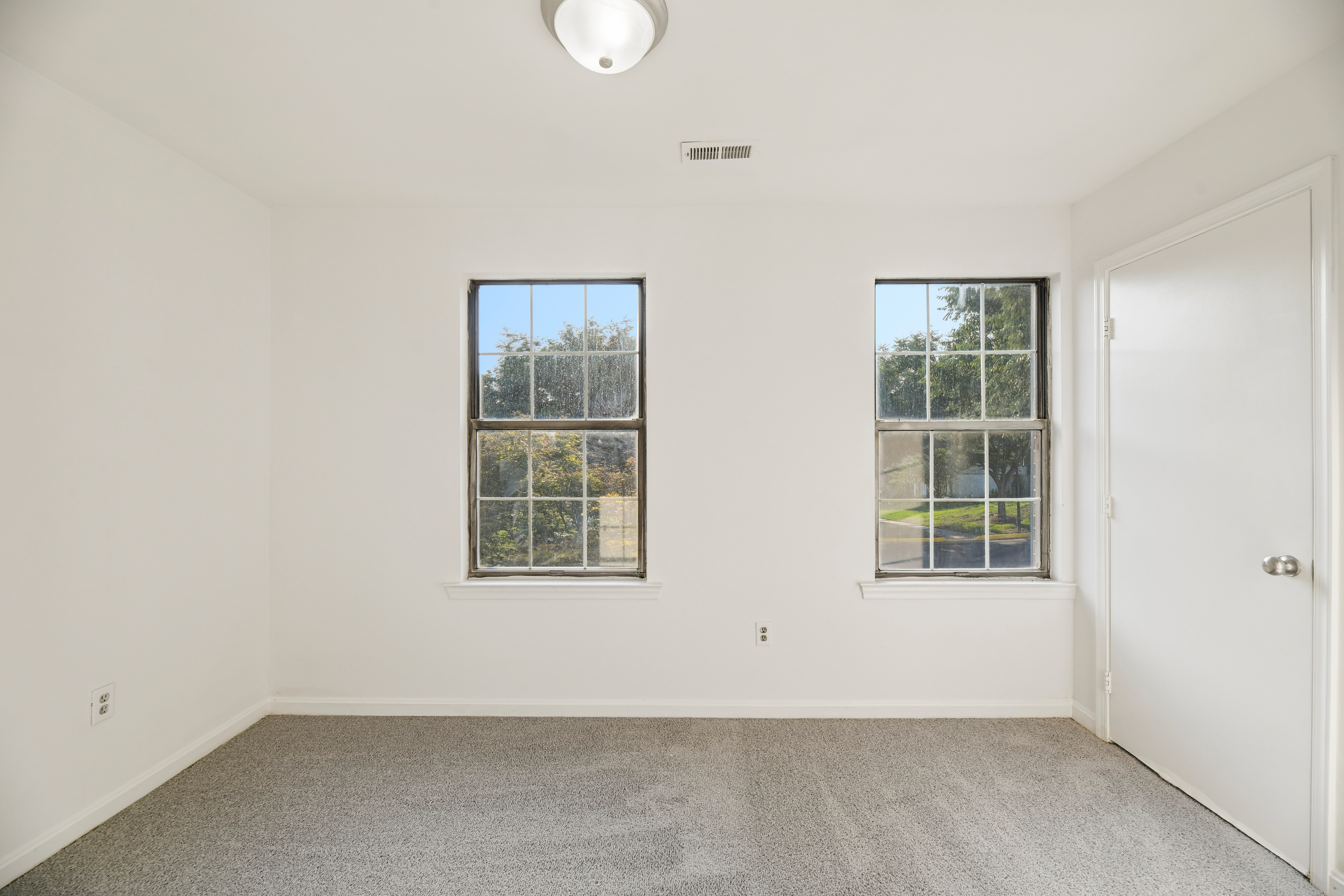 Photo 28 of 37 of 6866 Chasewood Cir, Centreville, VA