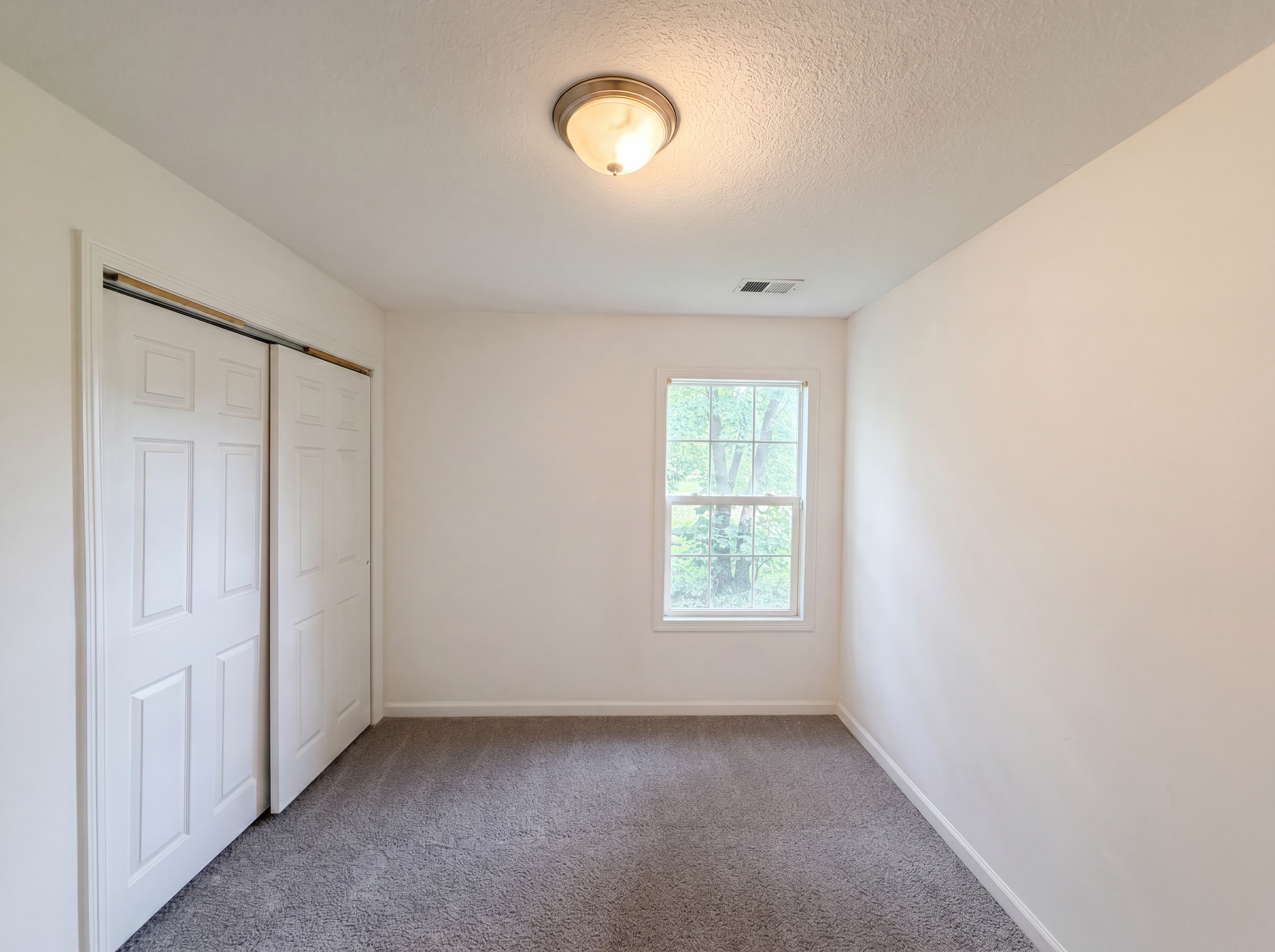 Photo 8 of 17 of 905 S Butler Ter, Harrisonville, MO