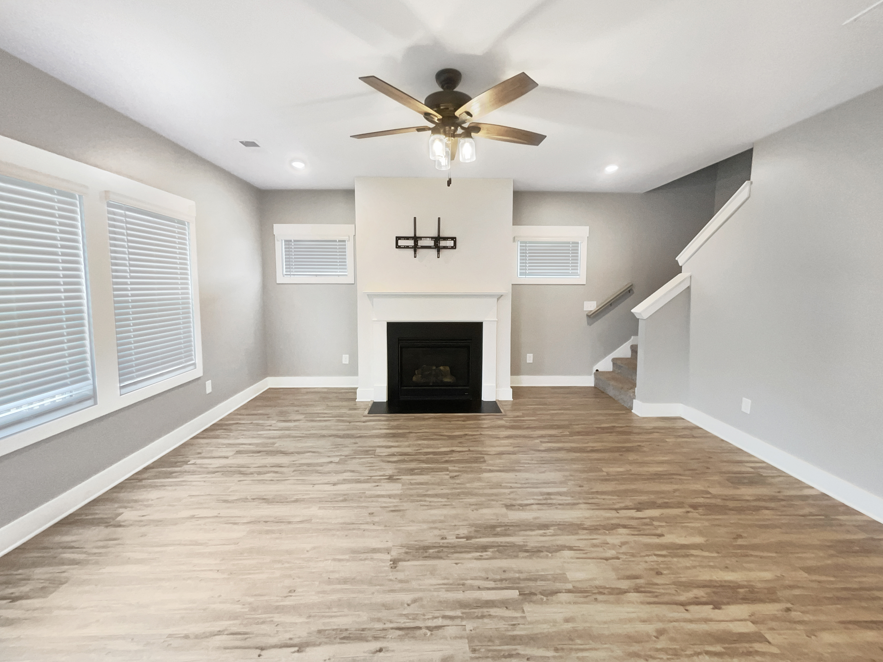 Photo 3 of 29 of 315 Pewter Cir, Simpsonville, SC