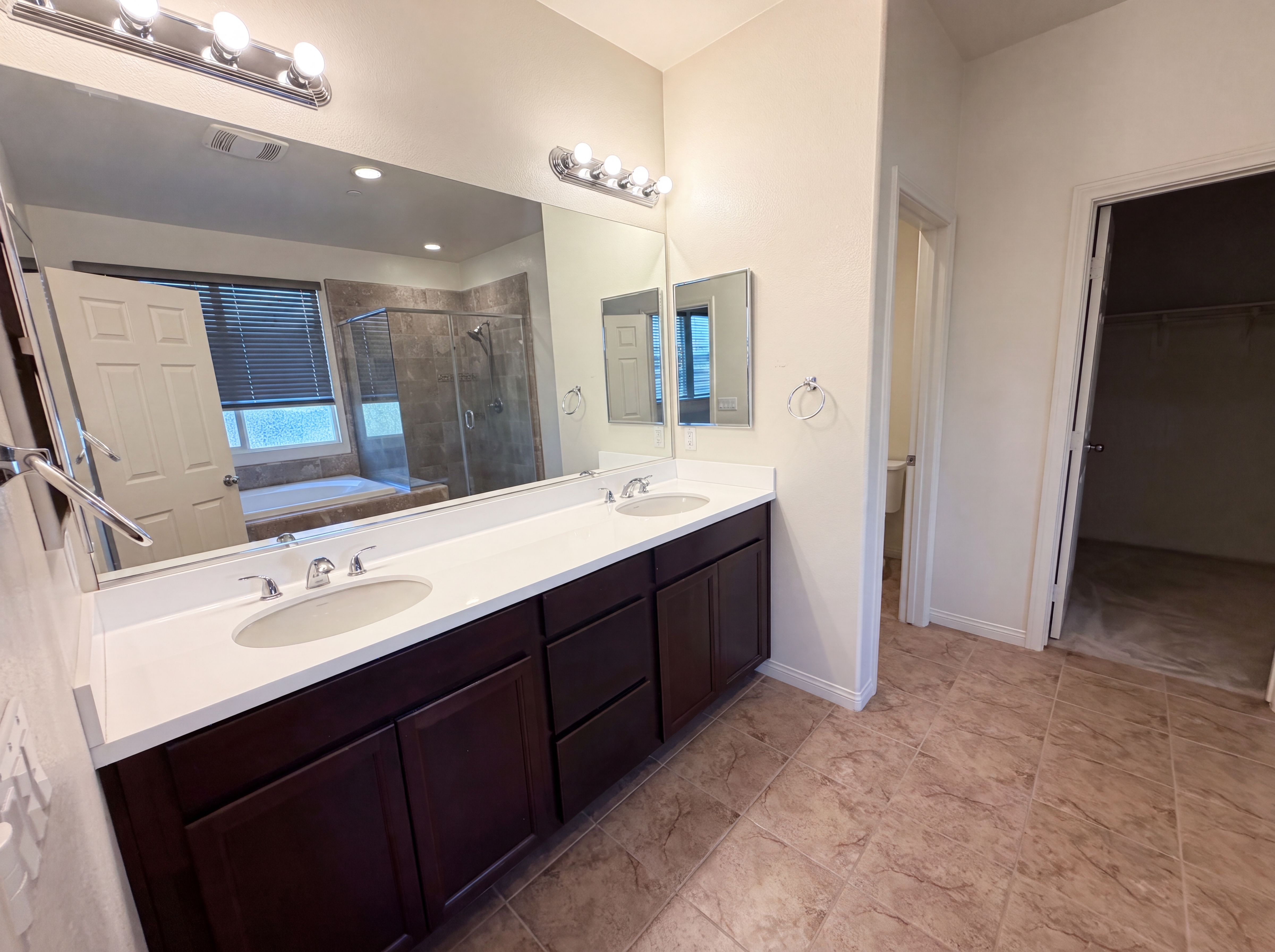 Photo 12 of 24 of 1182 Woodbury Ln, Mentone, CA