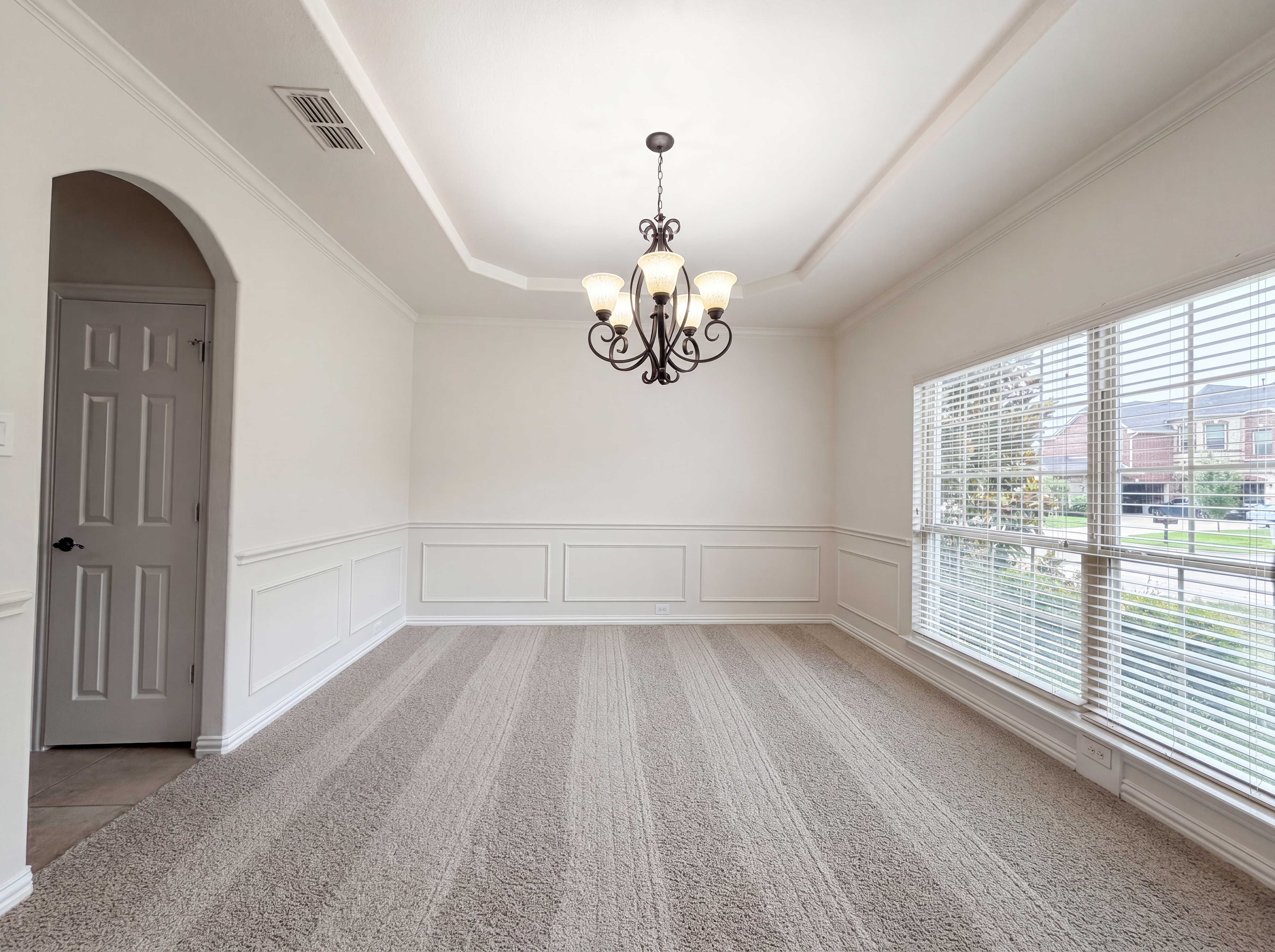 Photo 11 of 29 of 2948 Almansa, Grand Prairie, TX