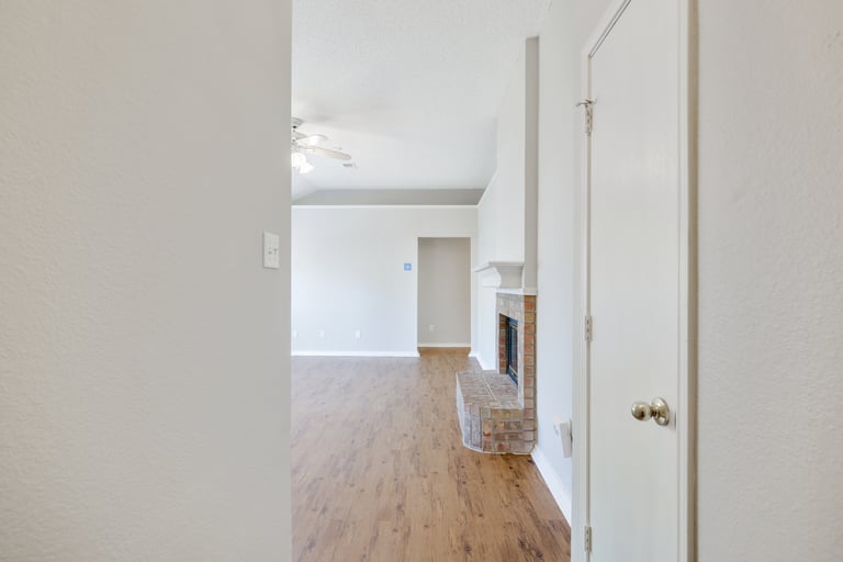 Photo 6 of 24 - 8567 Garden Springs Dr, Fort Worth, TX 76123
