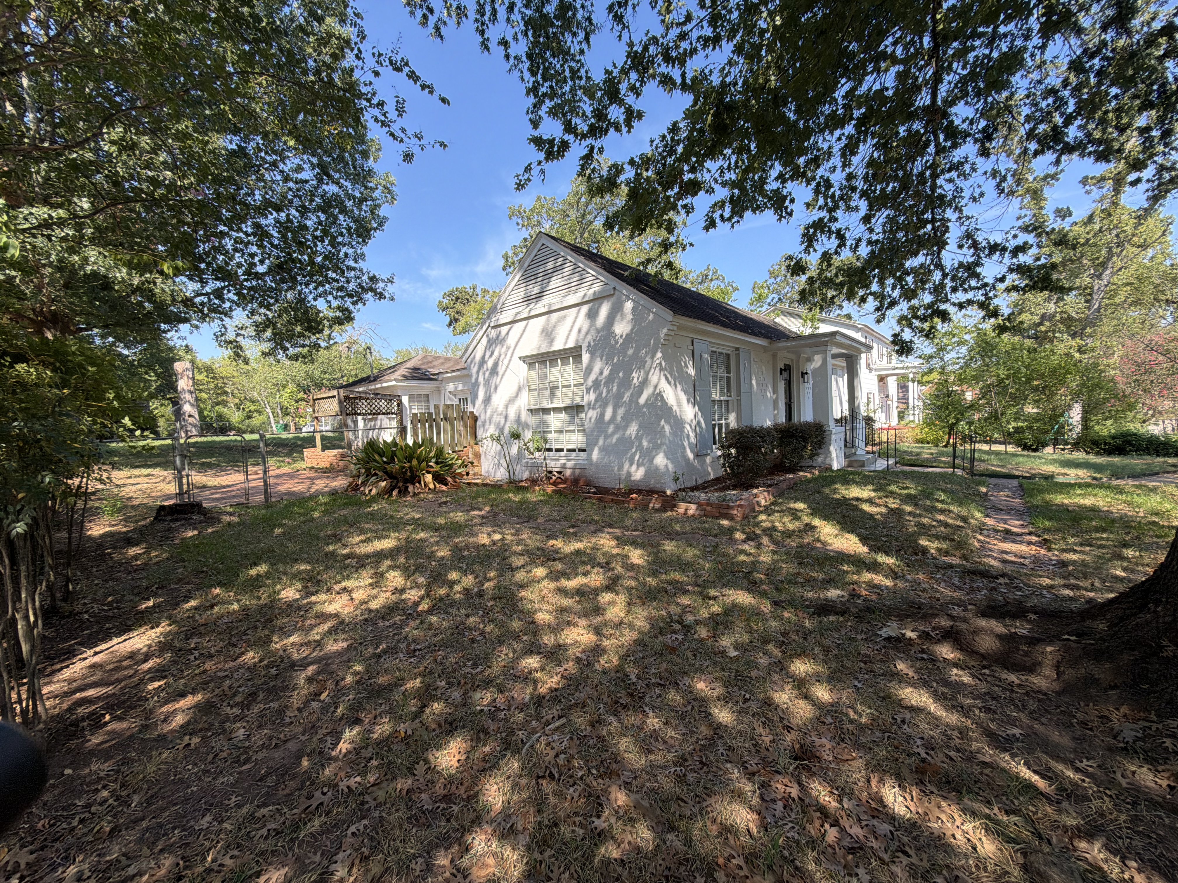Photo 5 of 31 of 1113 Sylvan Ave, Palestine, TX