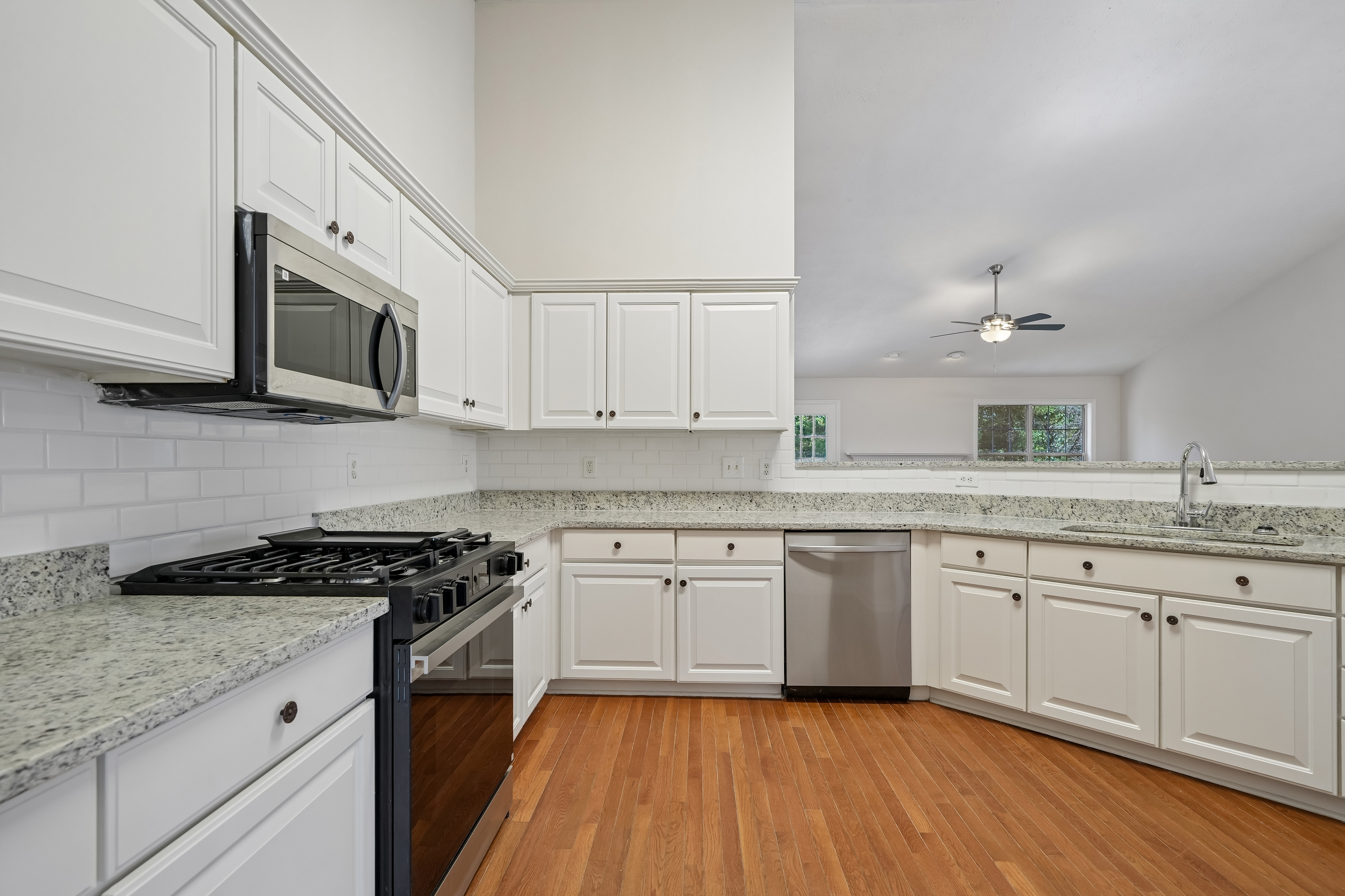Photo 2 of 37 of 3493 Dunbar Ln, Suwanee, GA