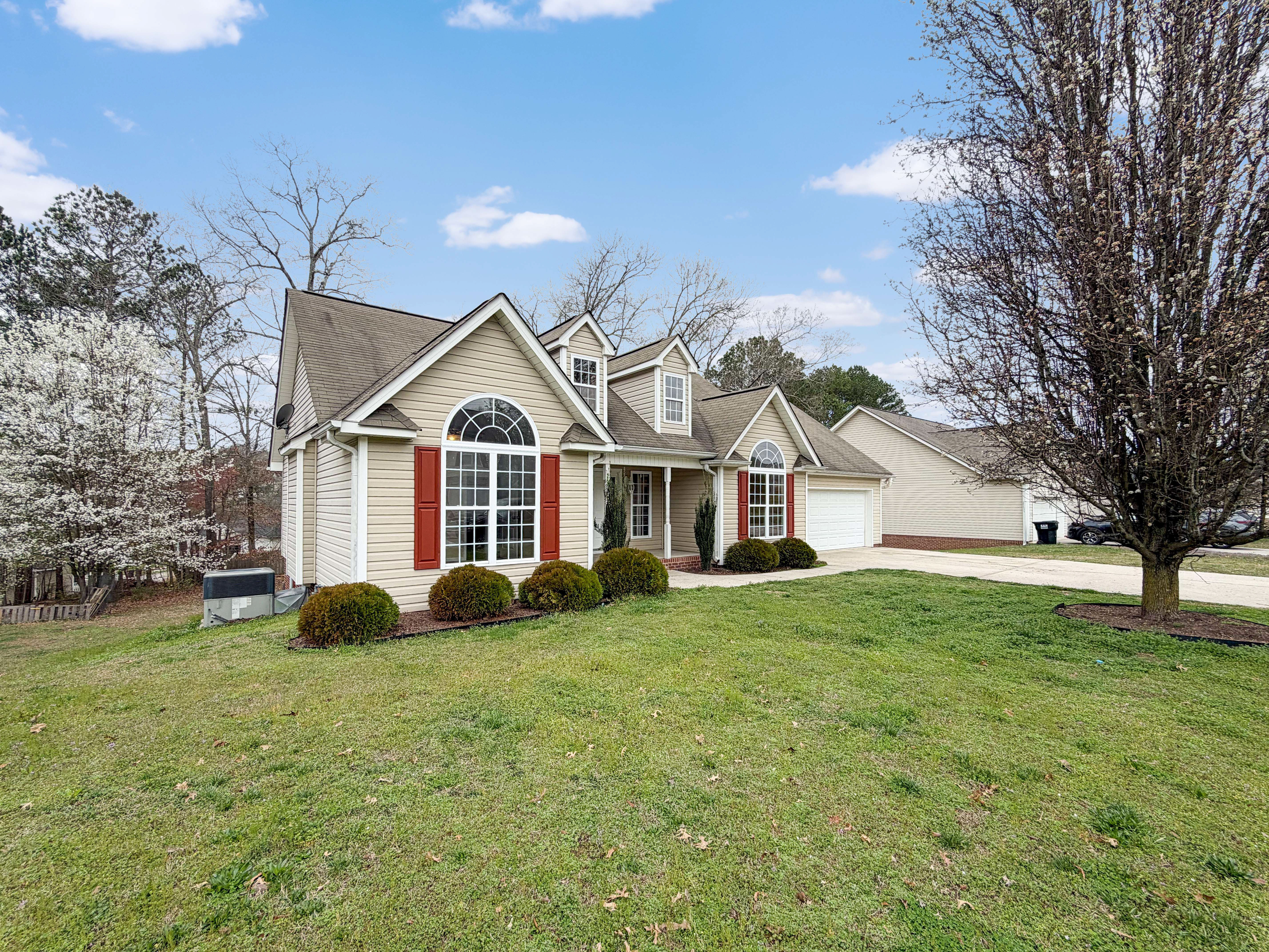 Photo 14 of 25 of 7446 Salmon Ln, Ooltewah, TN