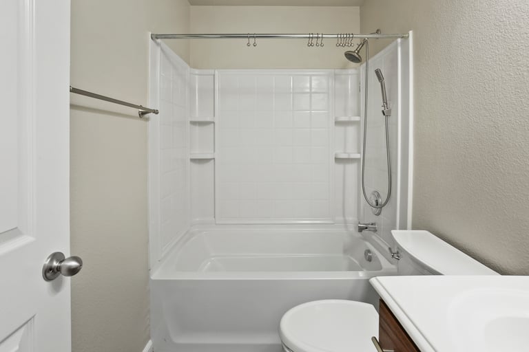 Photo 13 of 26 - 1704 Quail Grove Dr, Fort Worth, TX 76177