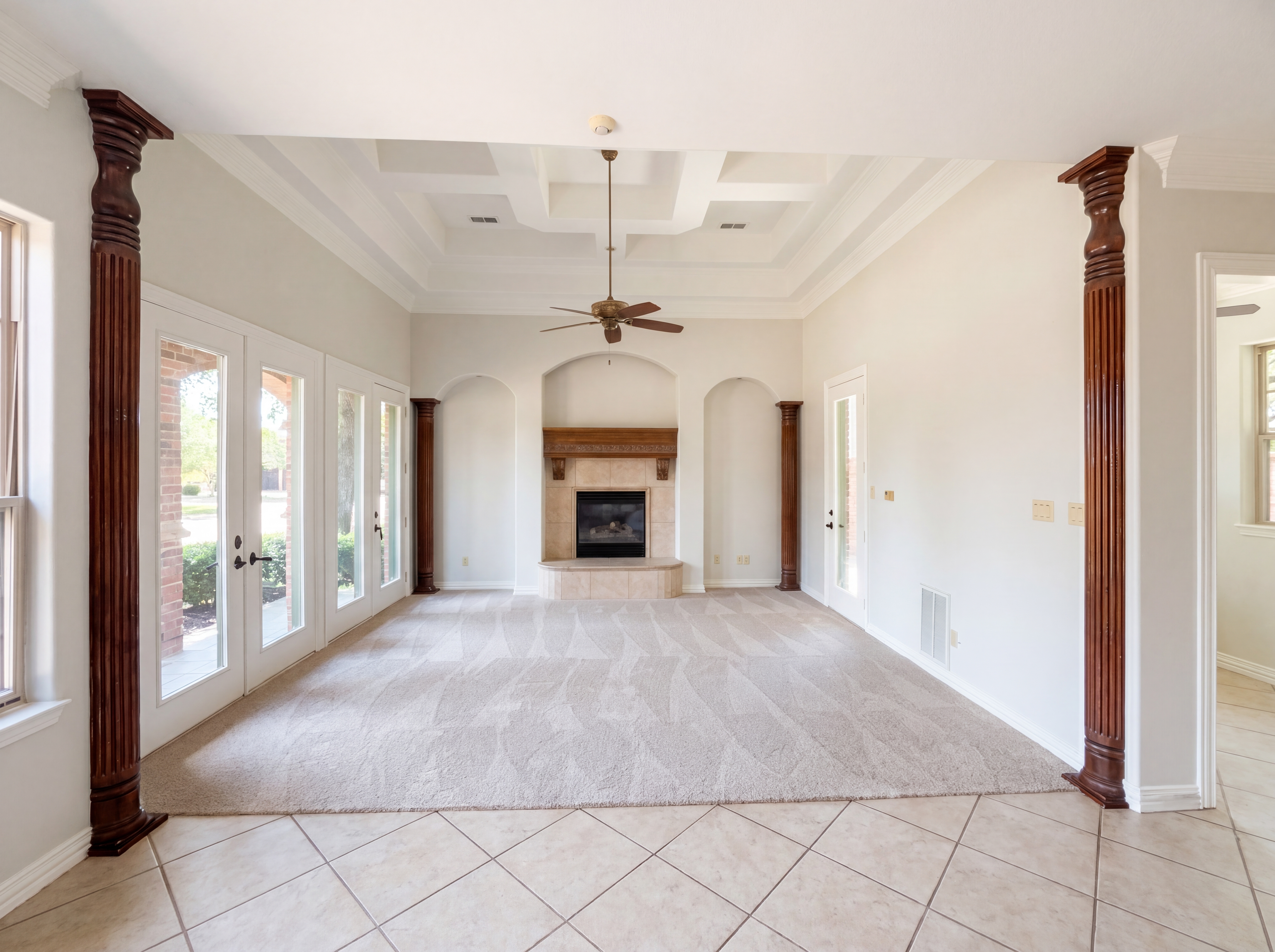 Photo 8 of 38 of 4201 Bluff View Dr, Granbury, TX