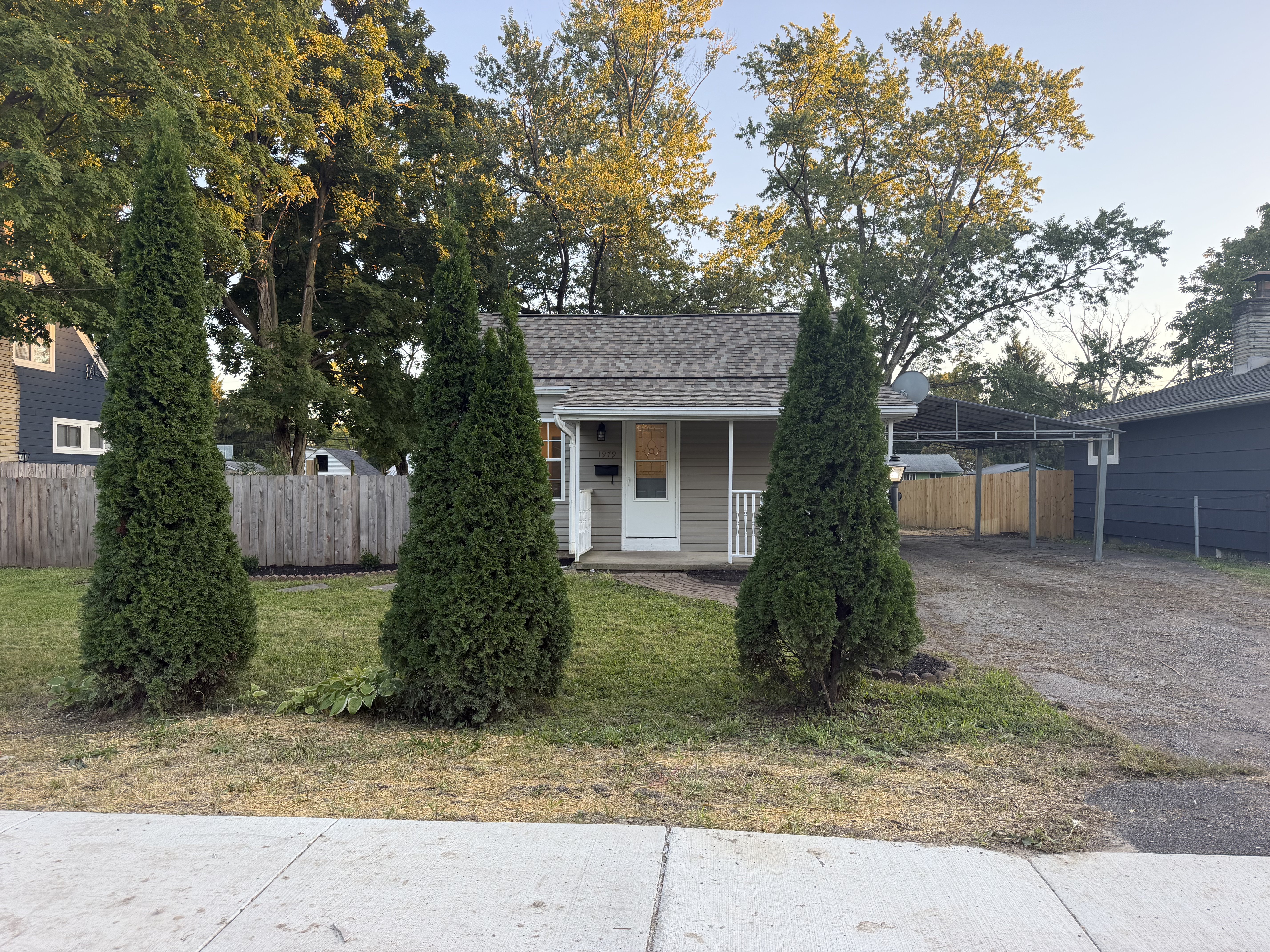 Photo 15 of 19 of 1979 E Cooke Rd, Columbus, OH