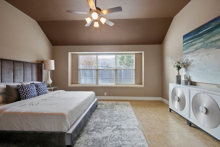 Photo 16 of 33 - 6605 Thistle Wood Dr, Midlothian, TX 76065