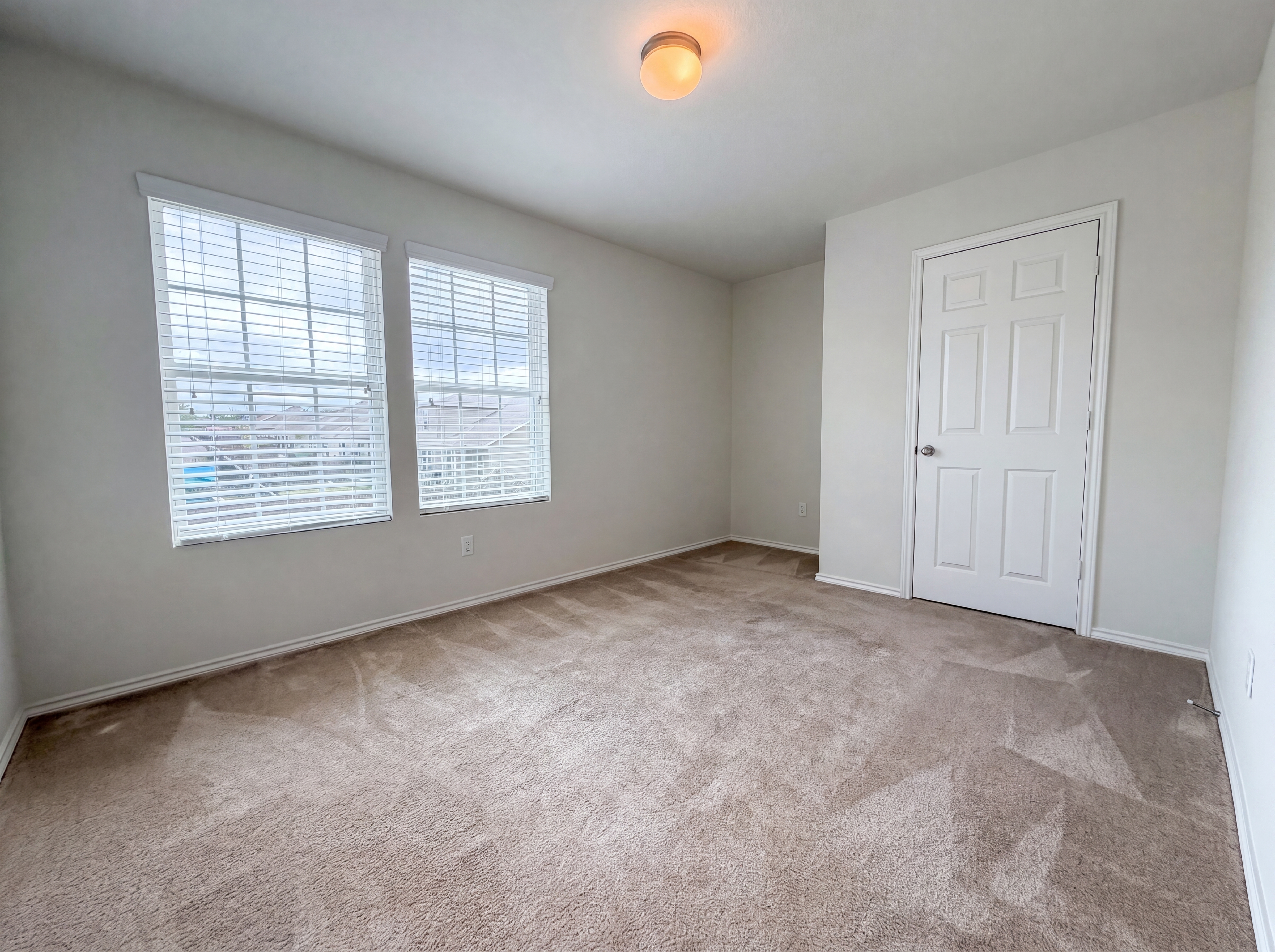 Photo 14 of 18 of 10611 Mary Scheel Ln, Converse, TX