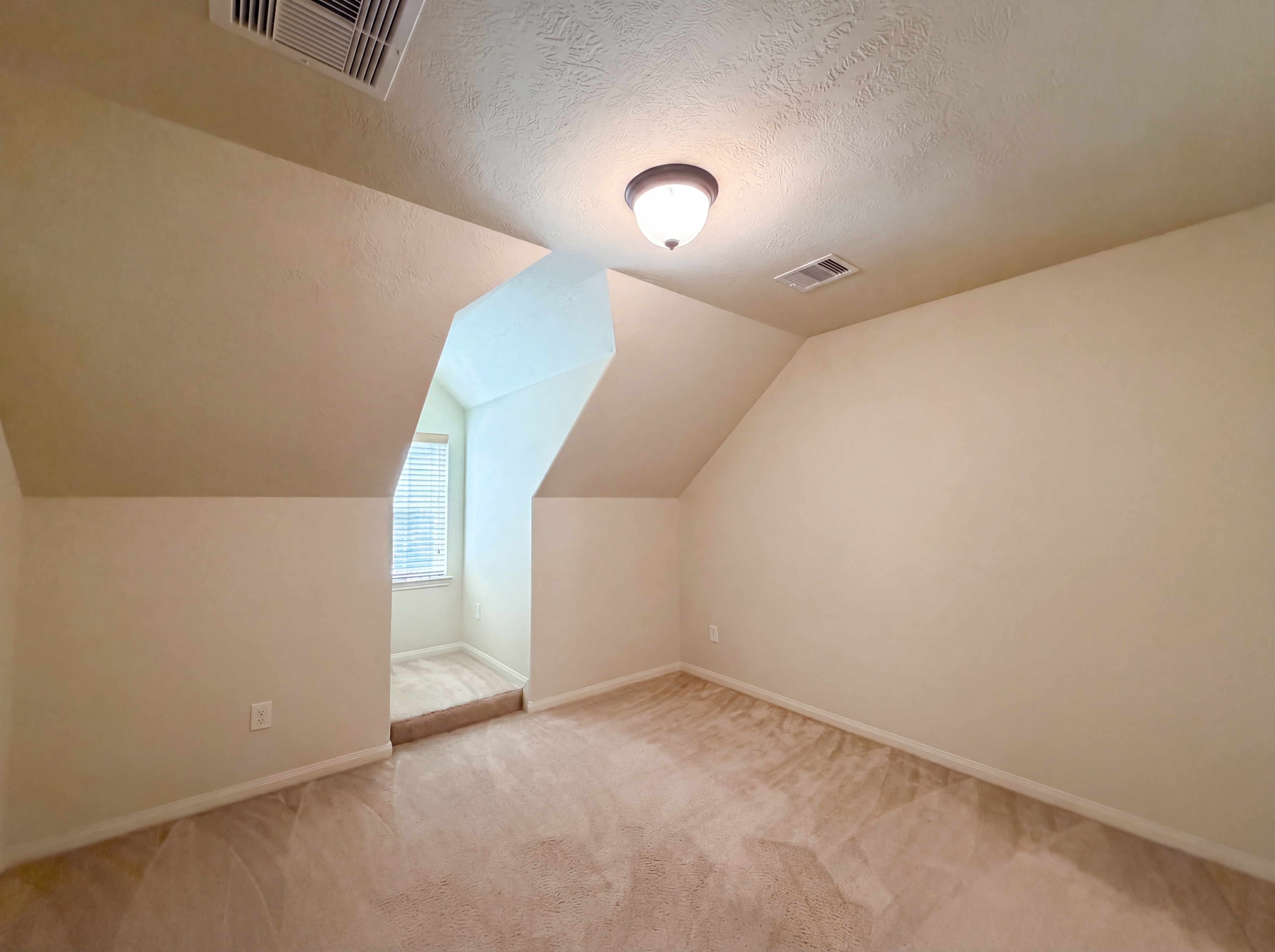 Photo 14 of 25 of 4710 Autumn Pine Ln, Houston, TX