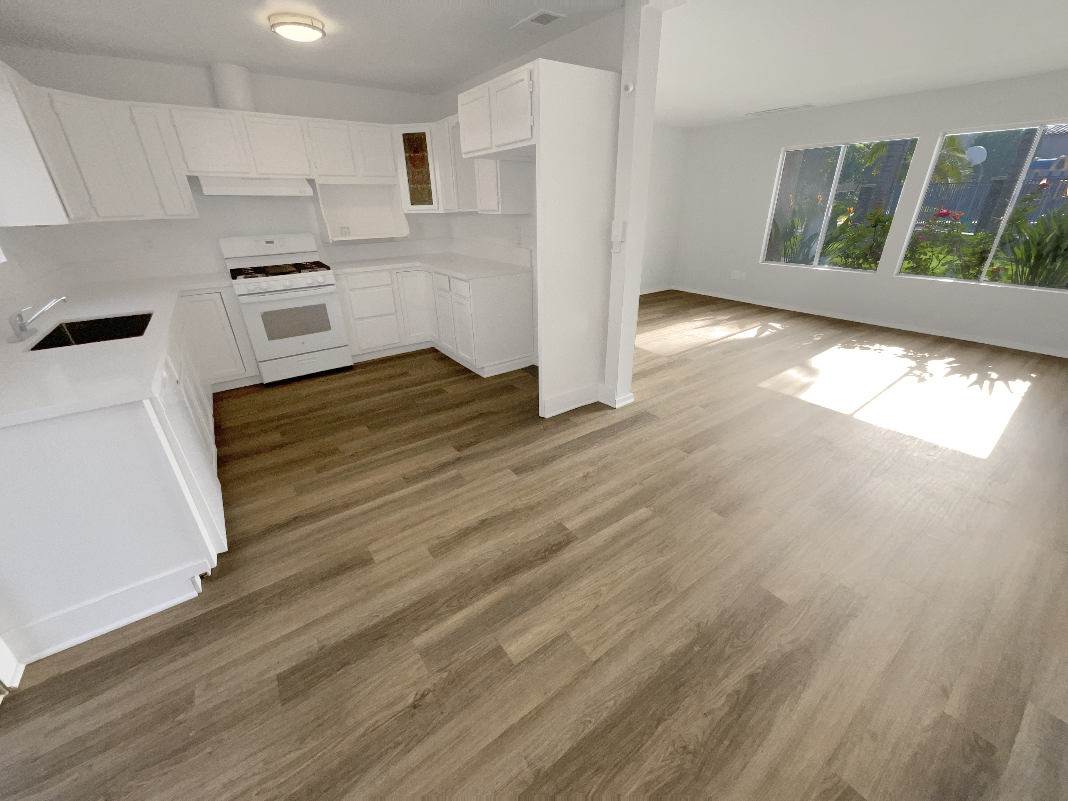 Photo 3 of 20 of 700 W La Veta Ave, Orange, CA