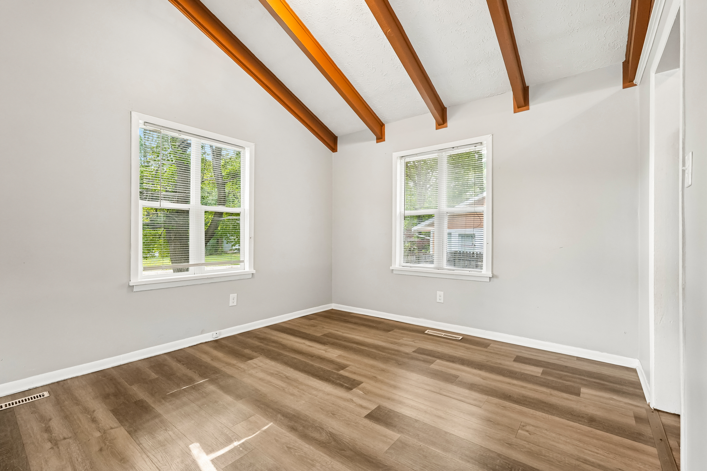 Photo 15 of 49 of 6147 E 40th St, Indianapolis, IN