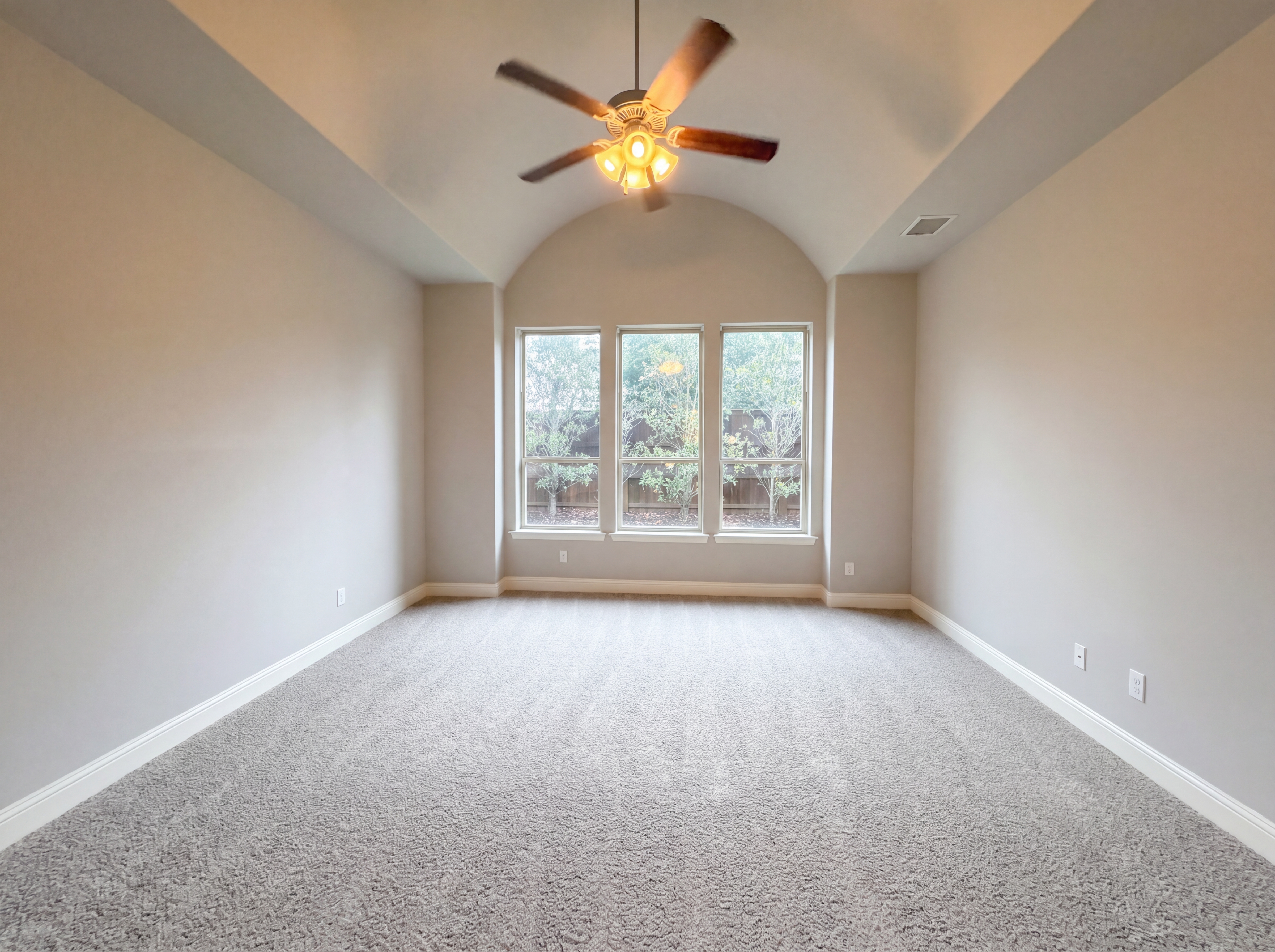 Photo 4 of 30 of 6452 Crystal Creek Dr, Frisco, TX