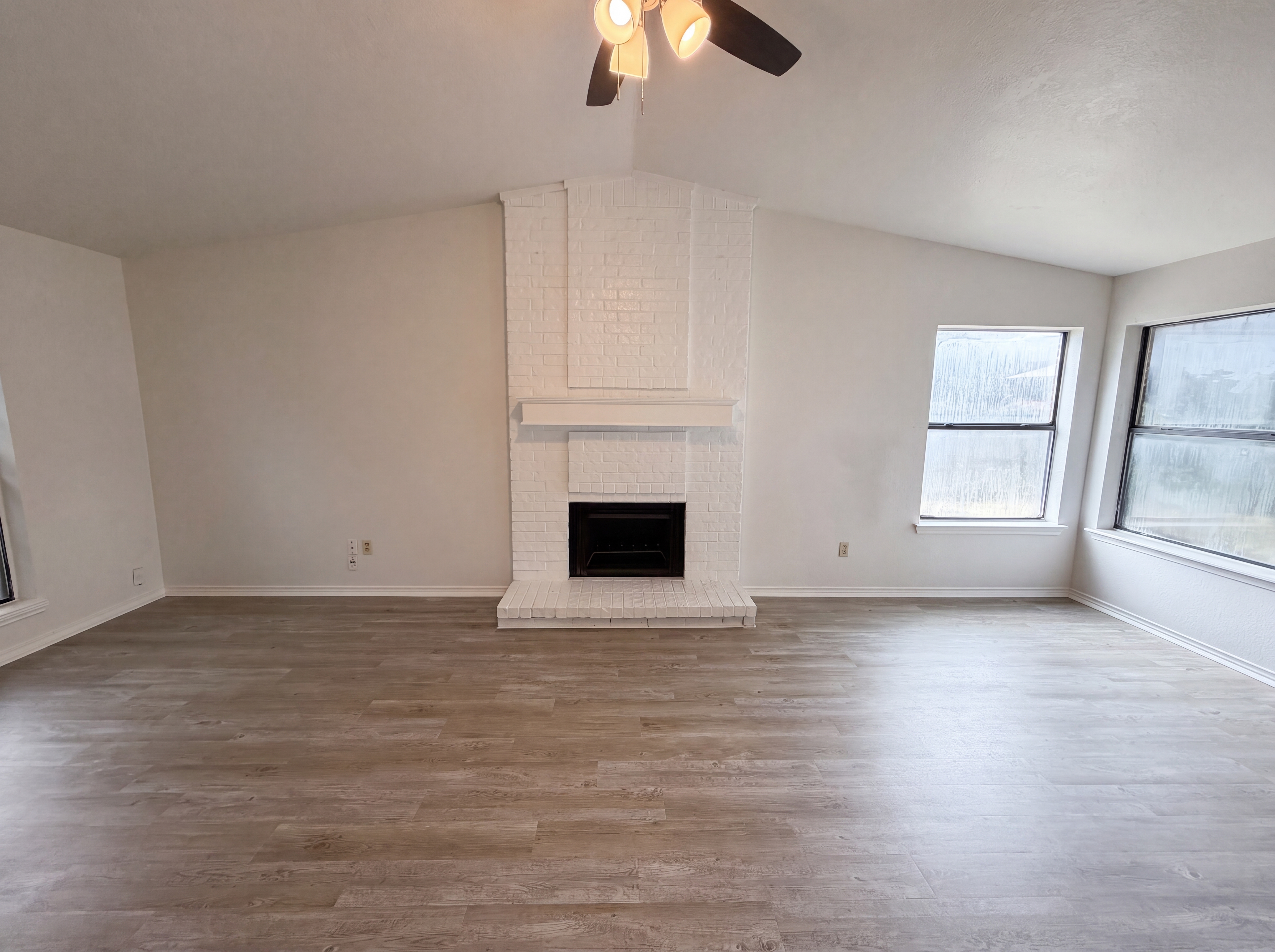 Photo 3 of 16 of 1319 Oak Run Dr, Duncanville, TX