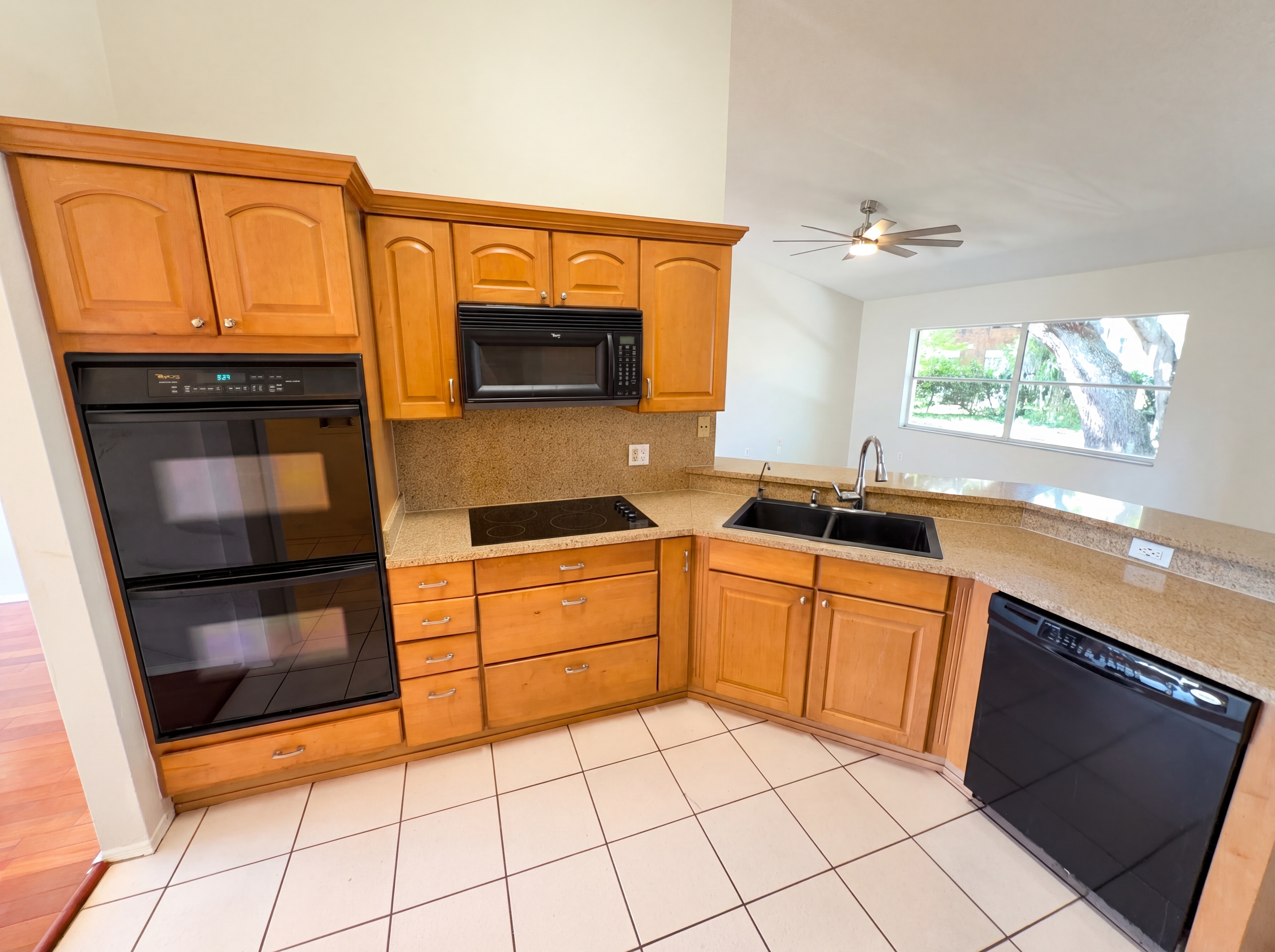Photo 2 of 26 of 997 Shaffer Trl, Oviedo, FL